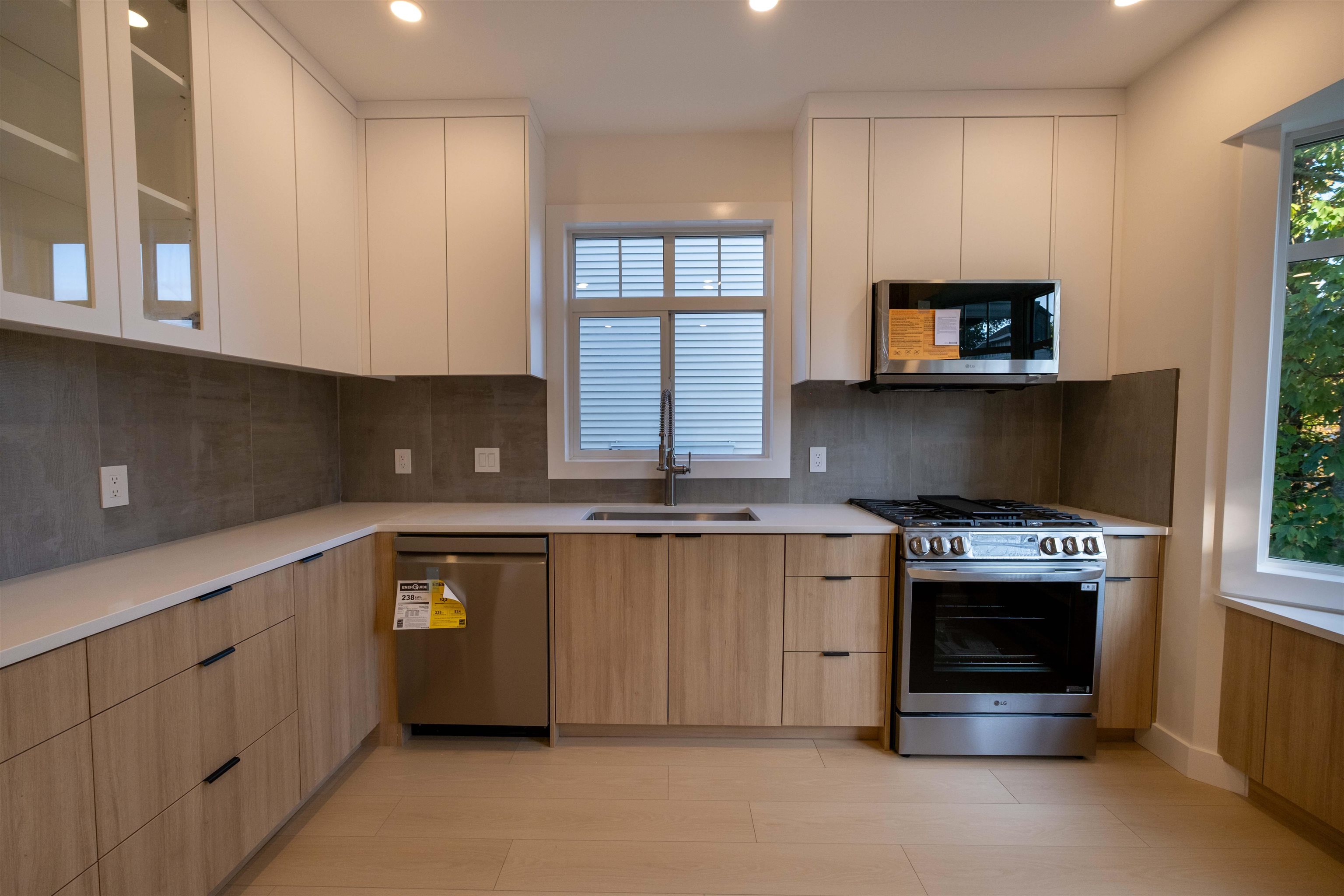 19551 66 Avenue #5, Surrey, BC V4N 0Z5