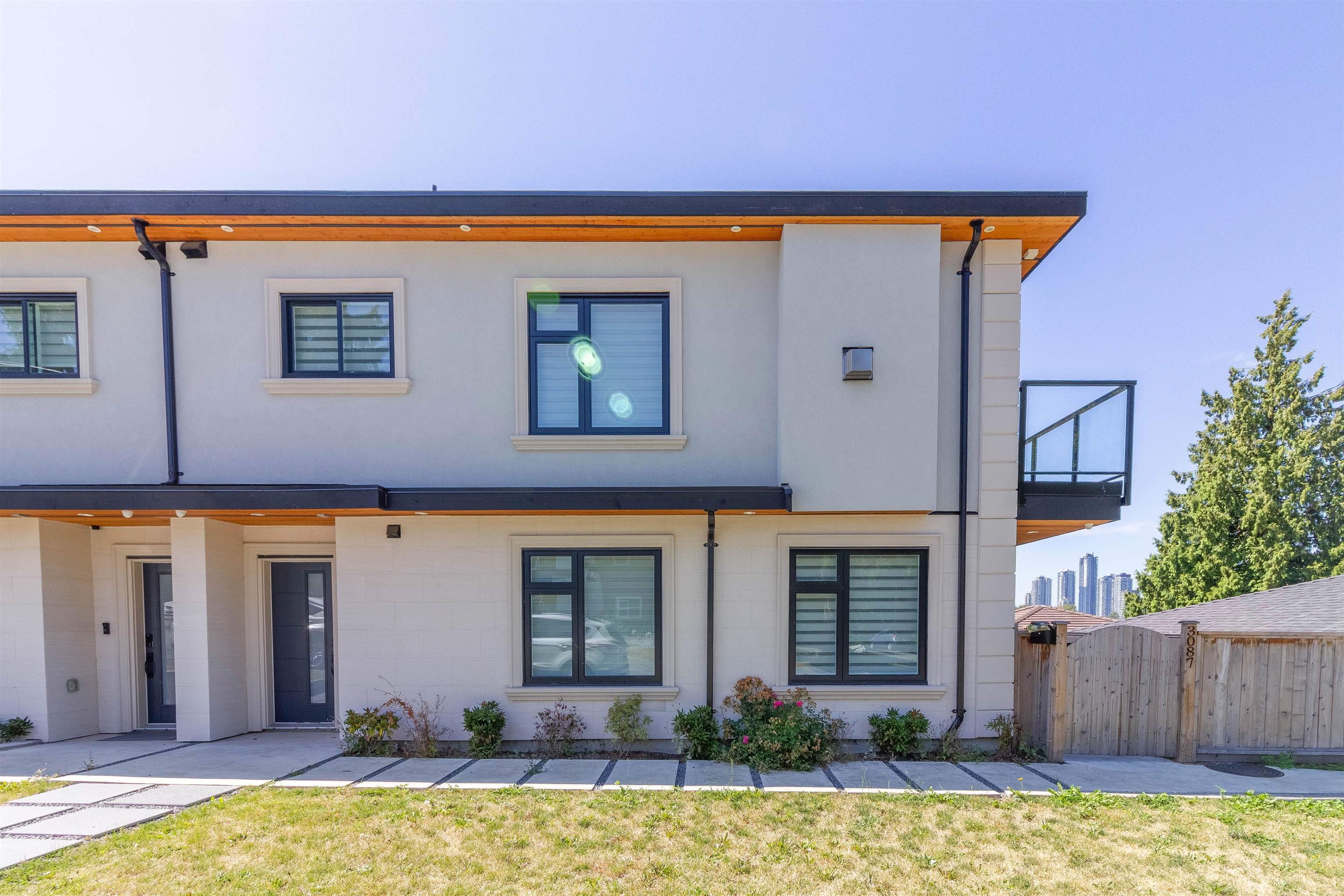 3087 Royal Oak Avenue, Burnaby, BC V5G 4H5