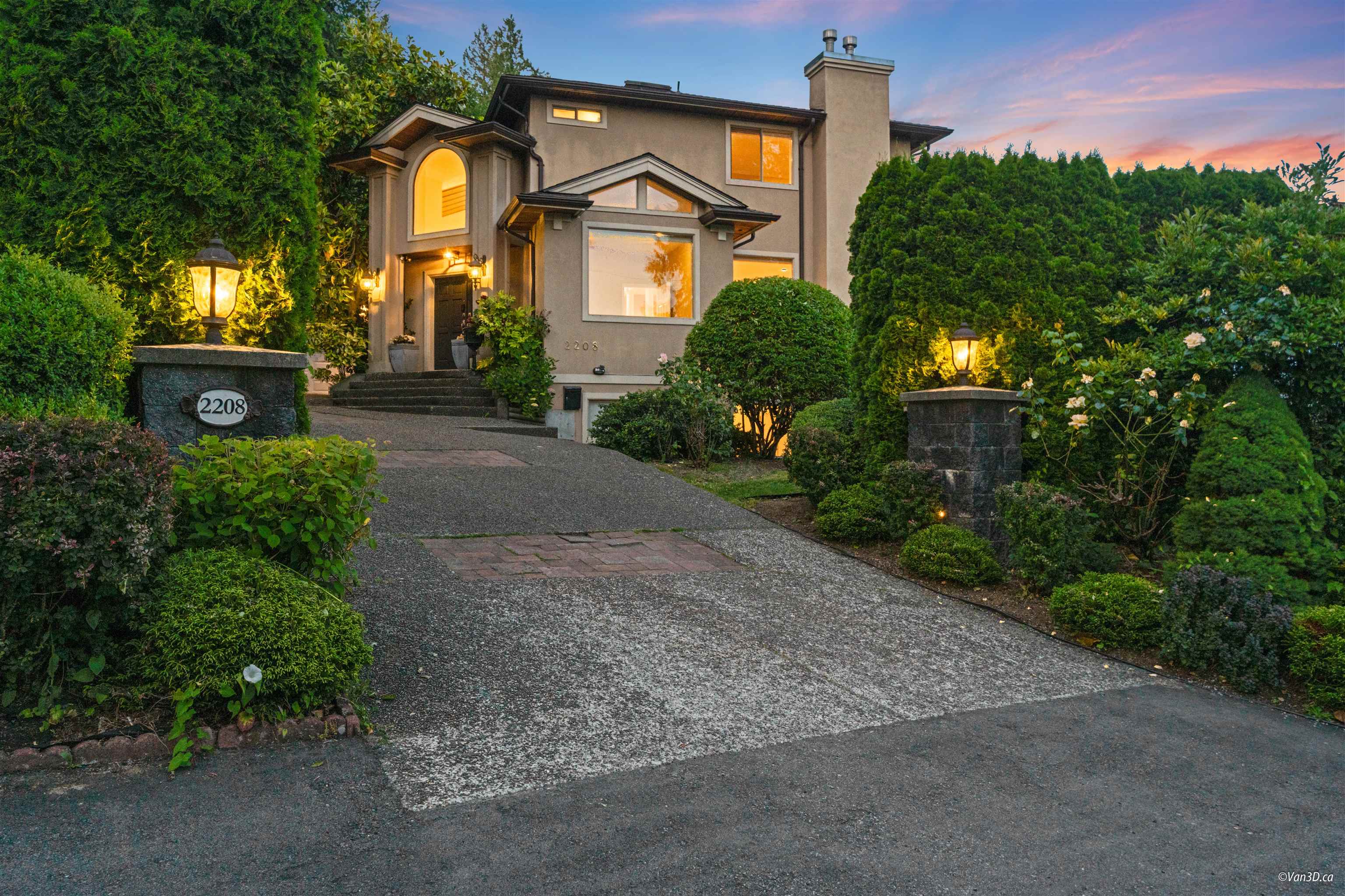 2208 Chairlift Road, West Vancouver, BC V7S 3G2