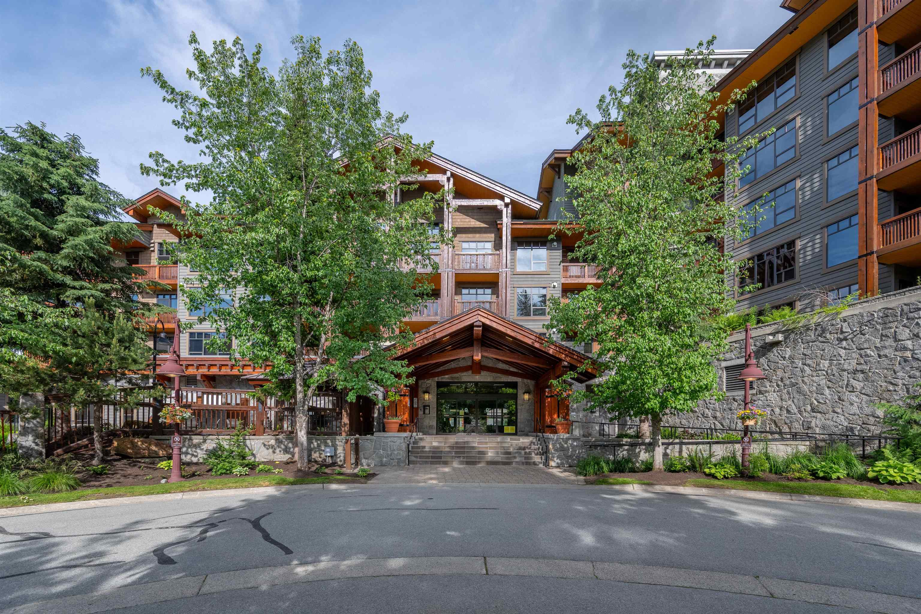 2202 Gondola Way #524, Whistler, BC V8E 0M7