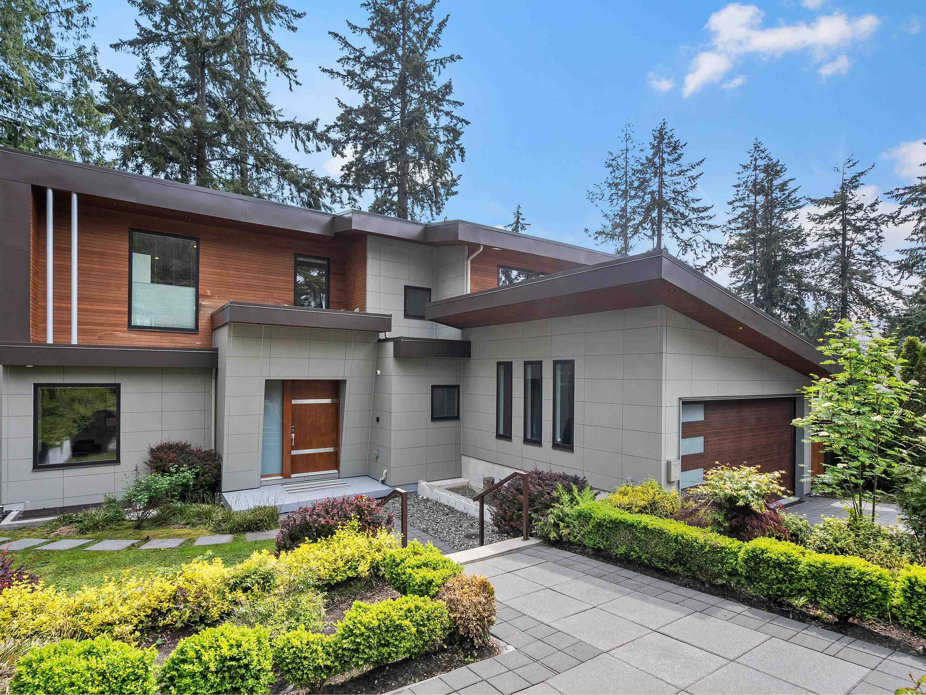 503 Crestwood Avenue, North Vancouver, BC V7N 3C4
