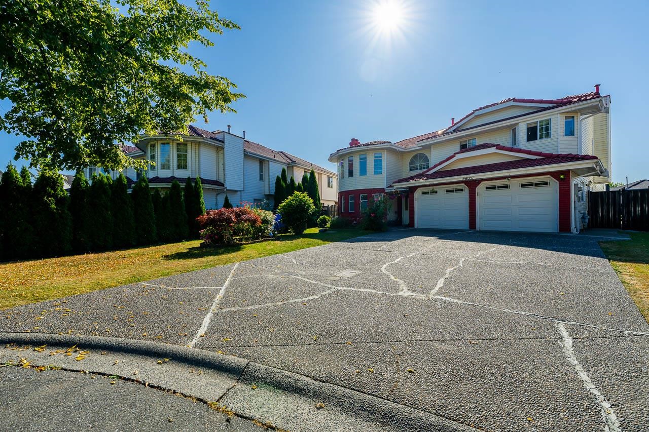 141b Street, Surrey, BC V3V 7W5