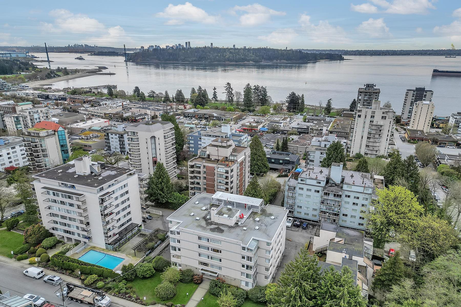 1750 Esquimalt Avenue #101, West Vancouver, BC V7V 1R8