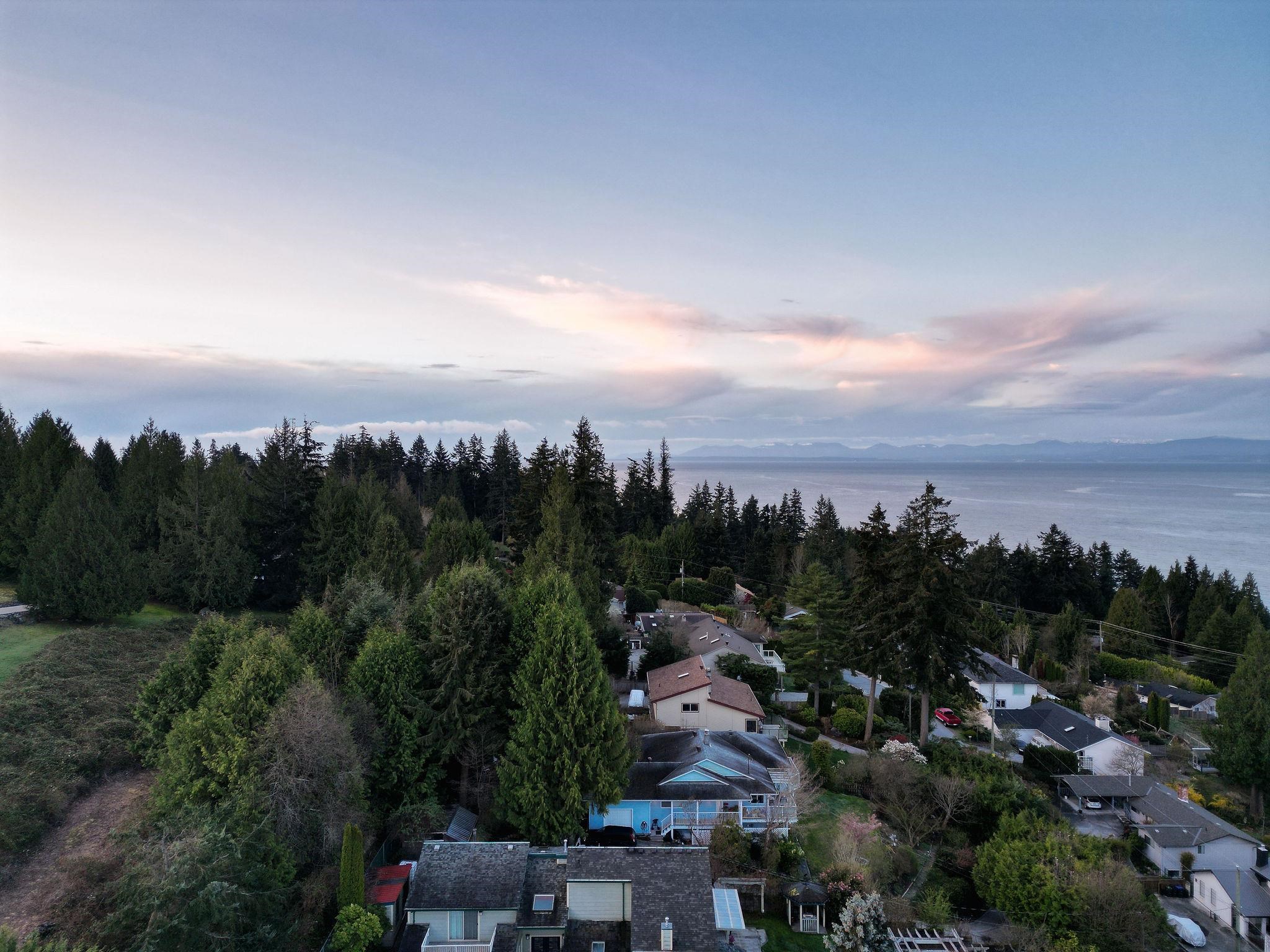 5174 Radcliffe Rd, Sechelt, BC V7Z 0C1