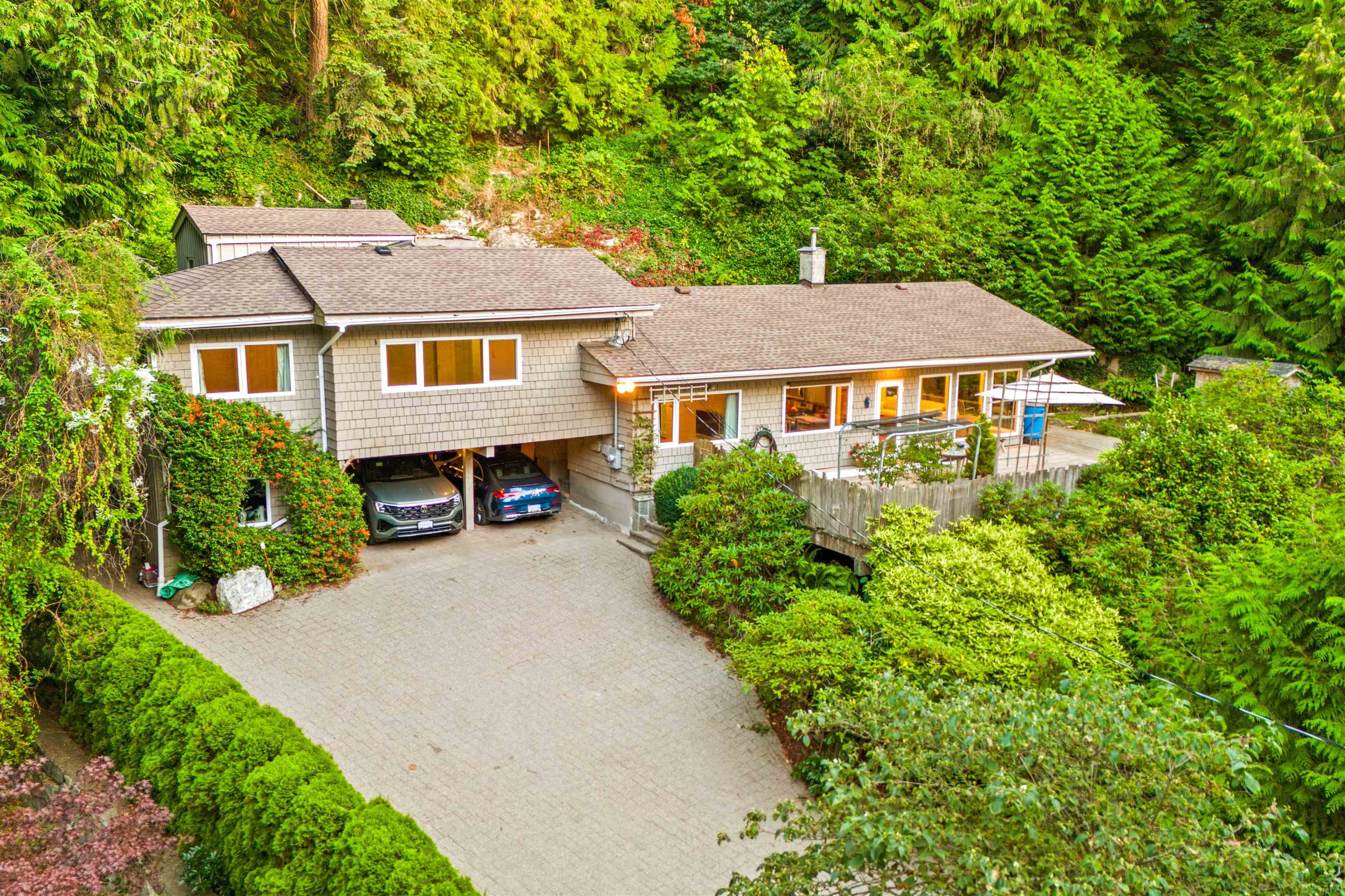 6775 Marine Drive, West Vancouver, BC V7W 2T1