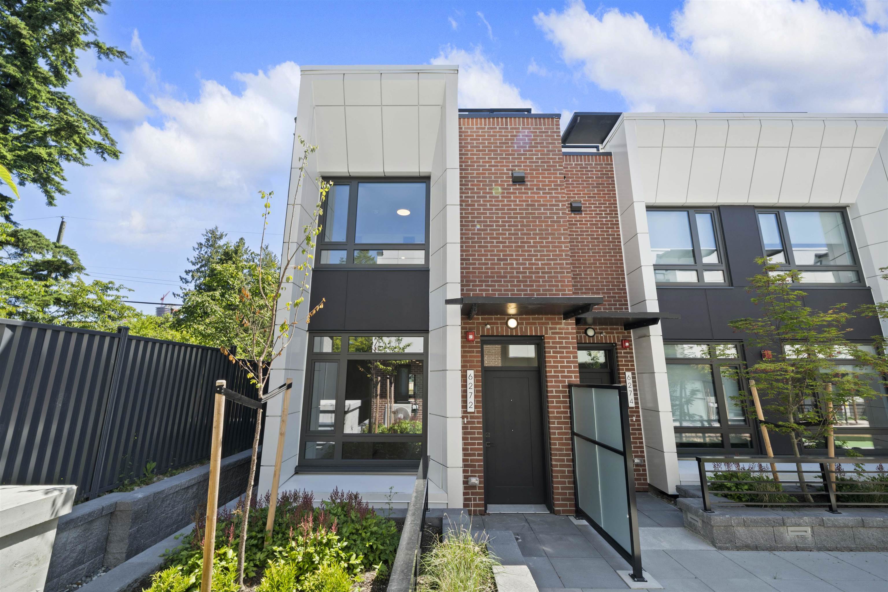 6272 Oak Street, Vancouver, BC V6M 2W4