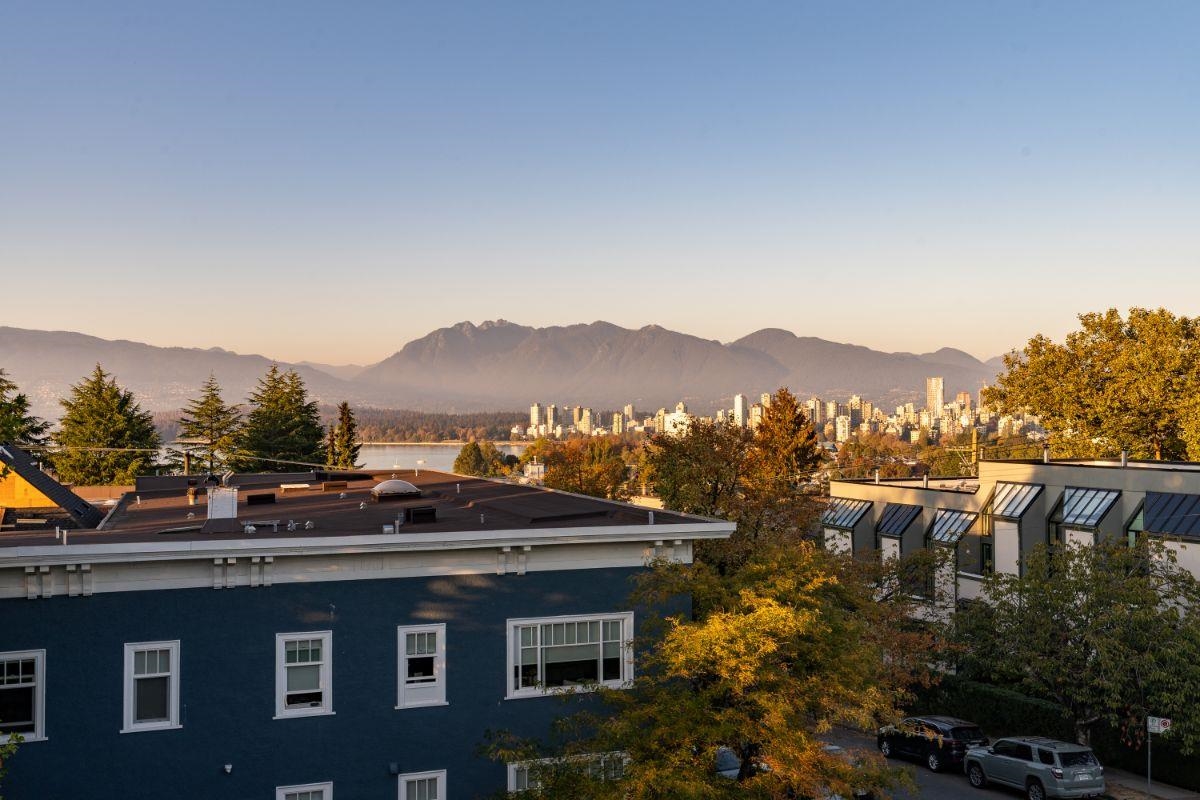 2216 West 3rd Avenue #402, Vancouver, BC V6K 1L4