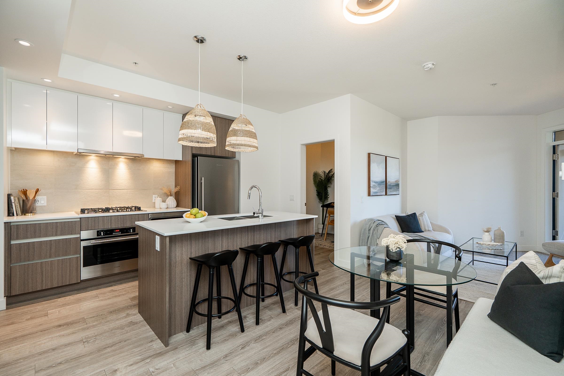 516 Foster Avenue #401, Coquitlam, BC V3J 0H8