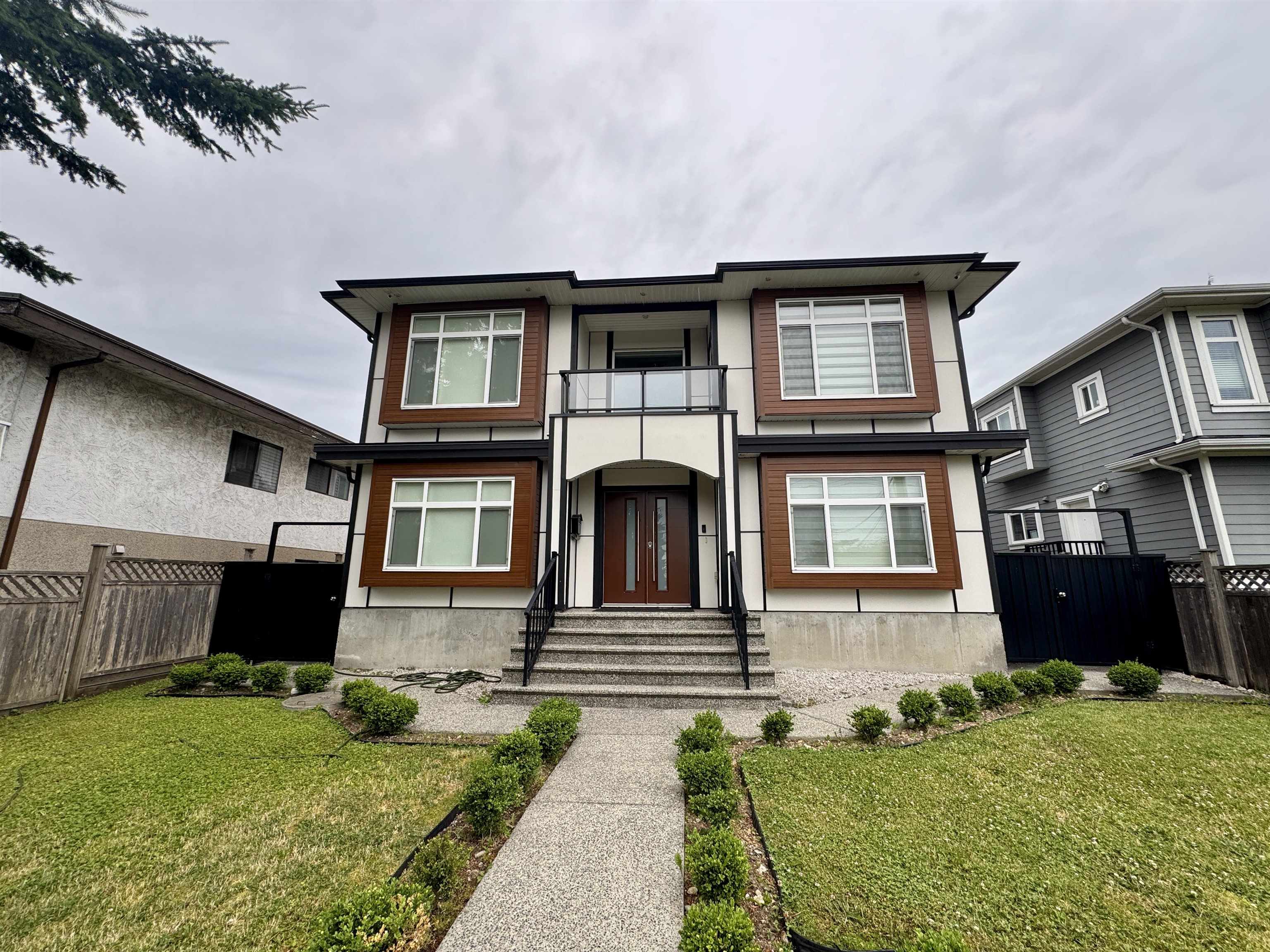 10th Avenue, Burnaby, BC V3N 2S5