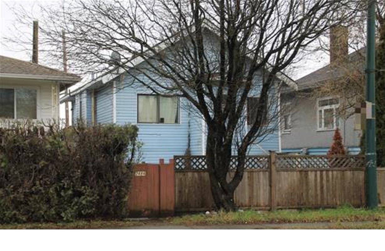 2472 East 41st Avenue, Vancouver, BC V5R 2W5