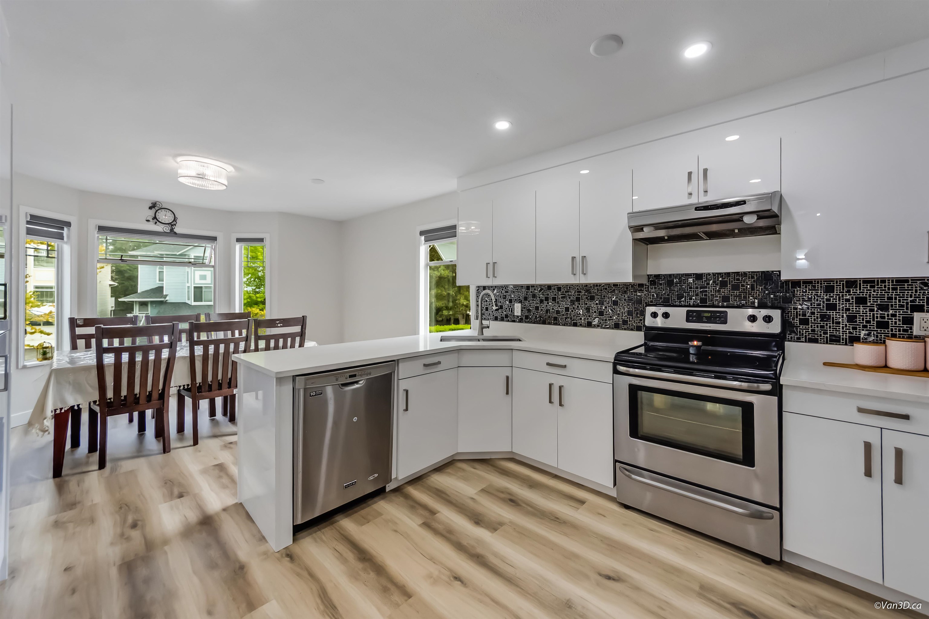15550 89 Avenue #1, Surrey, BC V3R 1N1