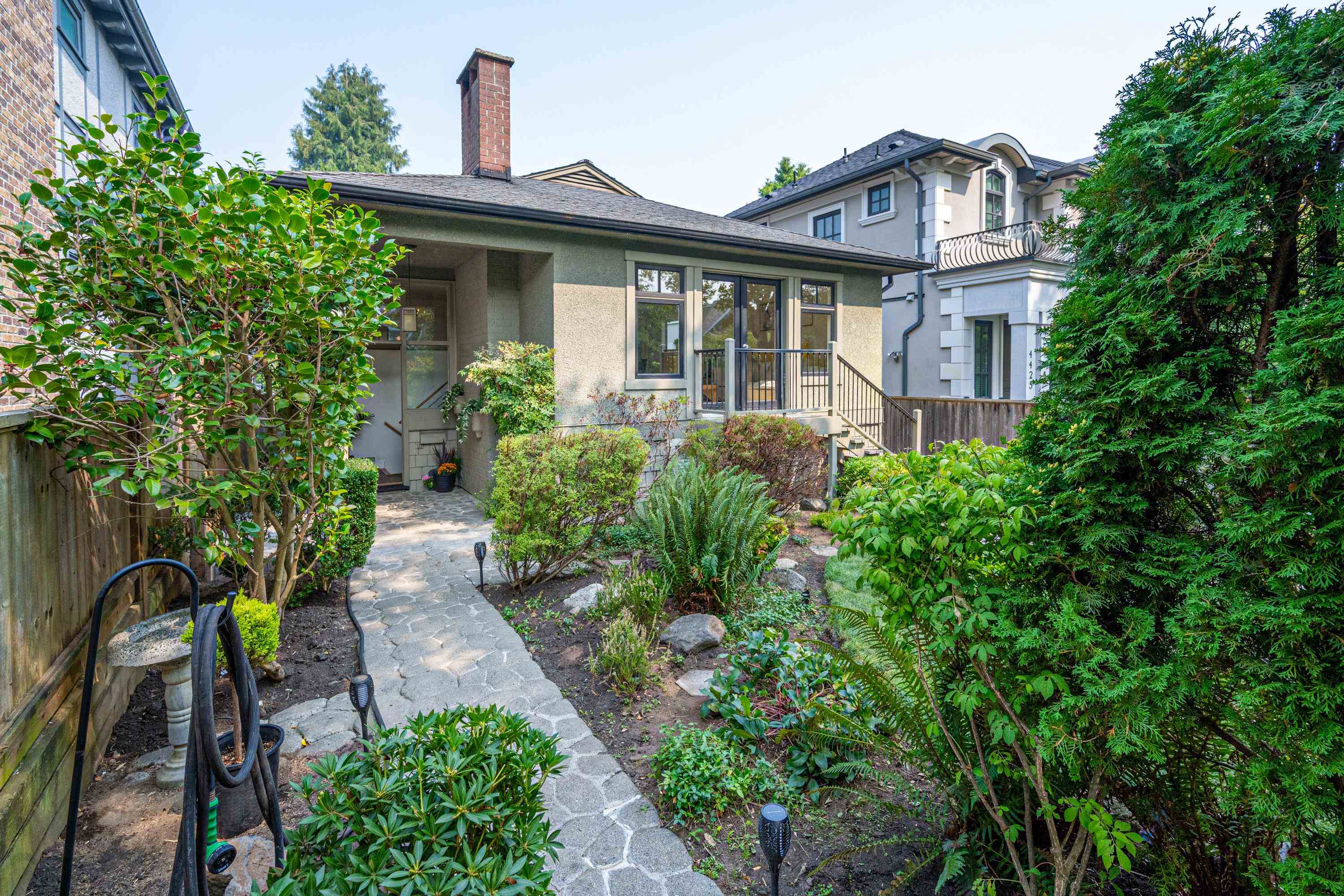 4427 West 7th Avenue, Vancouver, BC V6R 1X1