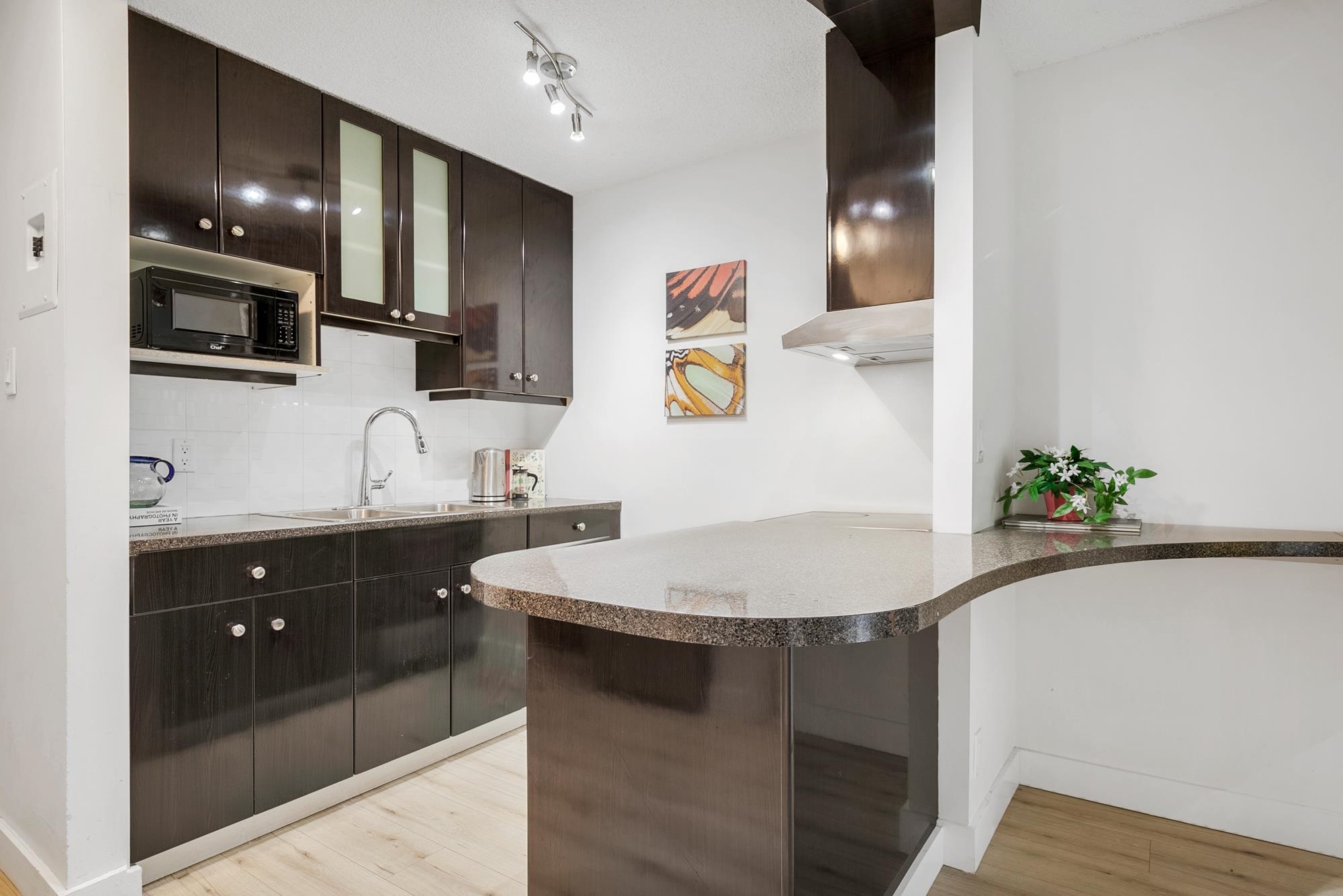 2012 Fullerton Avenue #904, North Vancouver, BC V7P 3E3