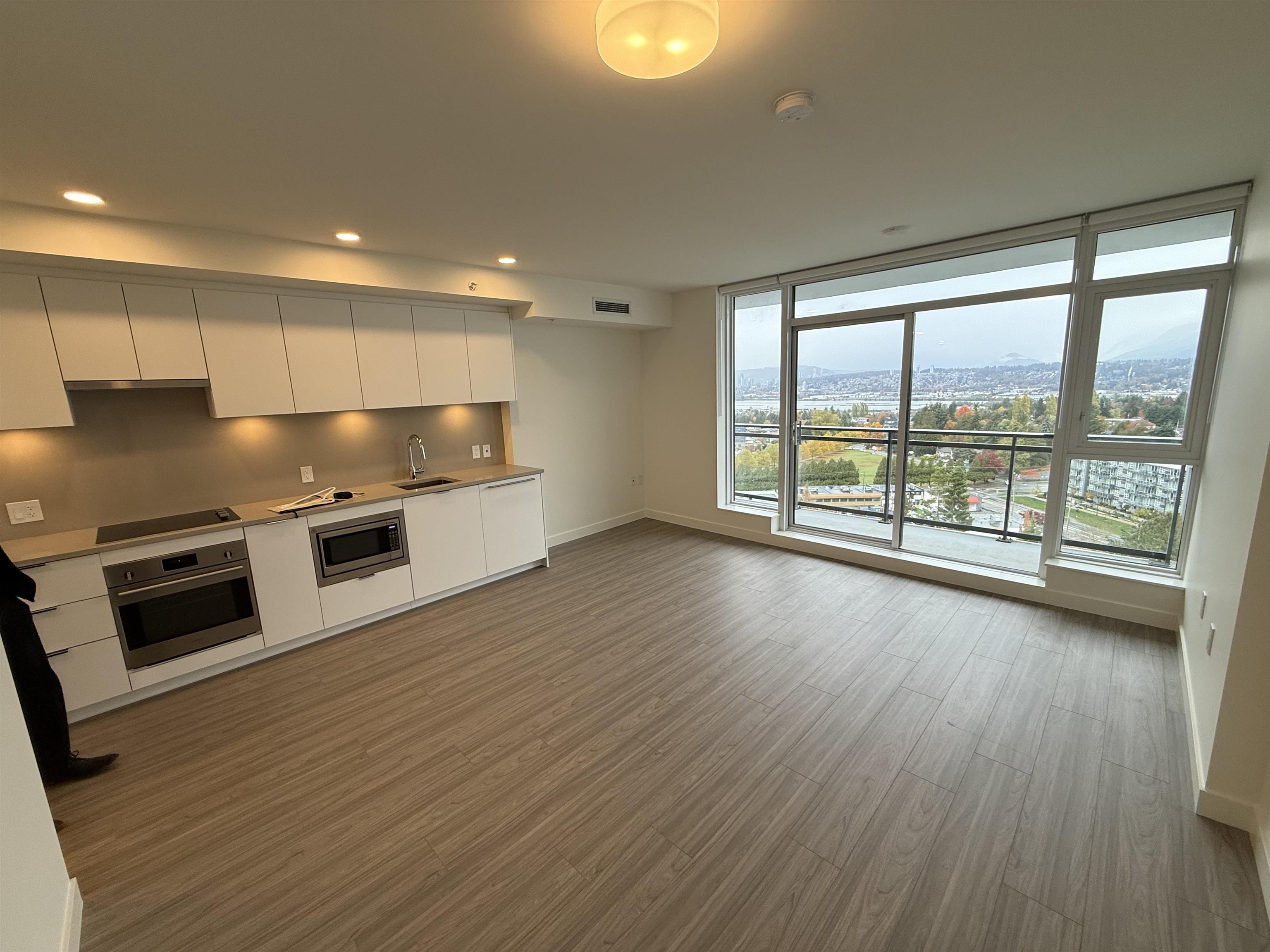 13675 107a Ave #1510, Surrey, BC V3T 0X2