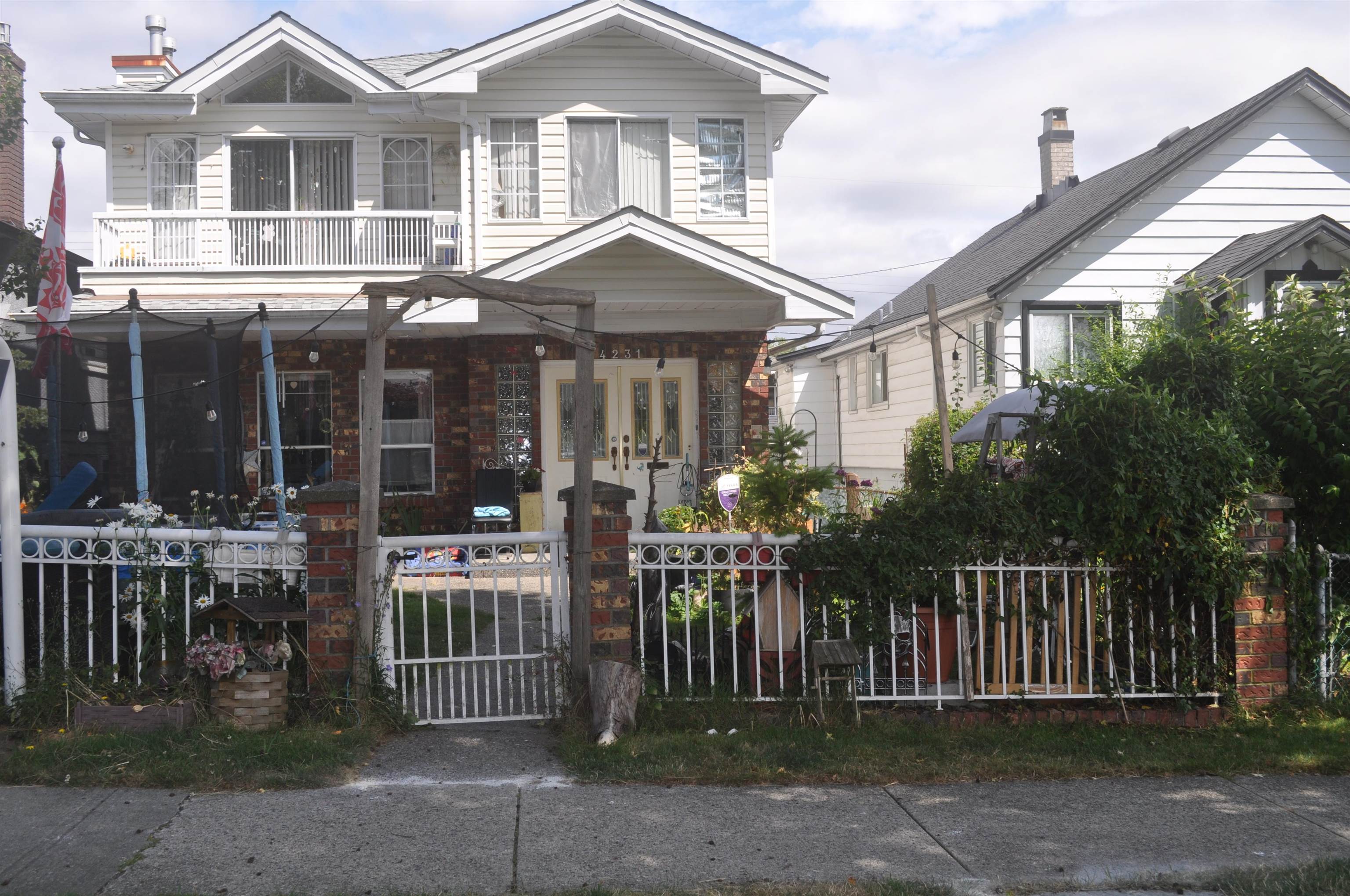 4231 Dundas Street, Burnaby, BC V5C 1B2