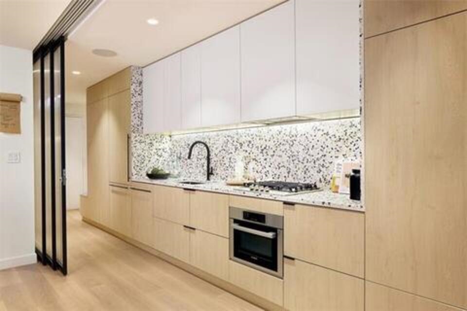 471 East Broadway #505, Vancouver, BC V5T 1W9