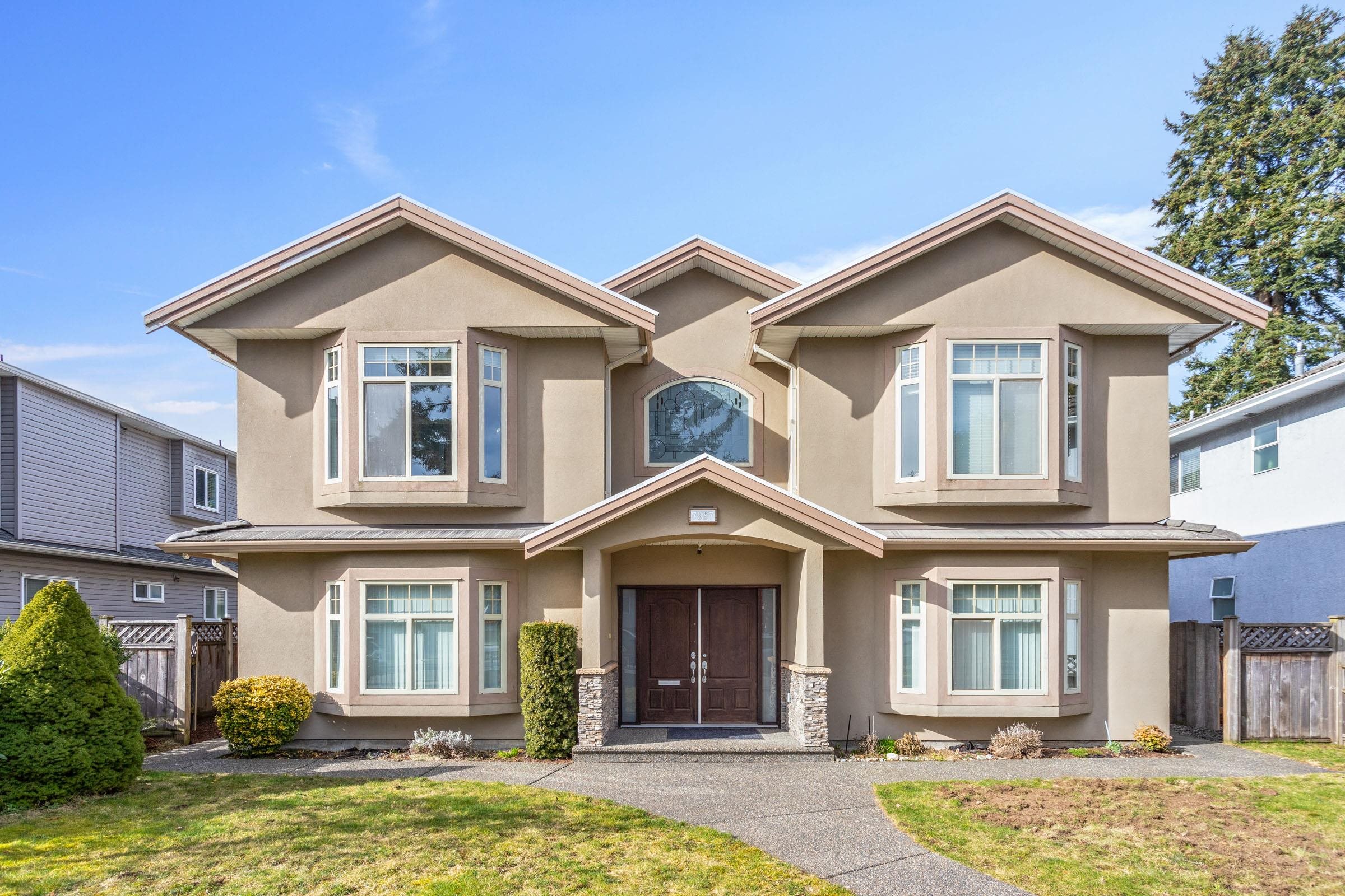 17th Avenue, Burnaby, BC V3N 1M4