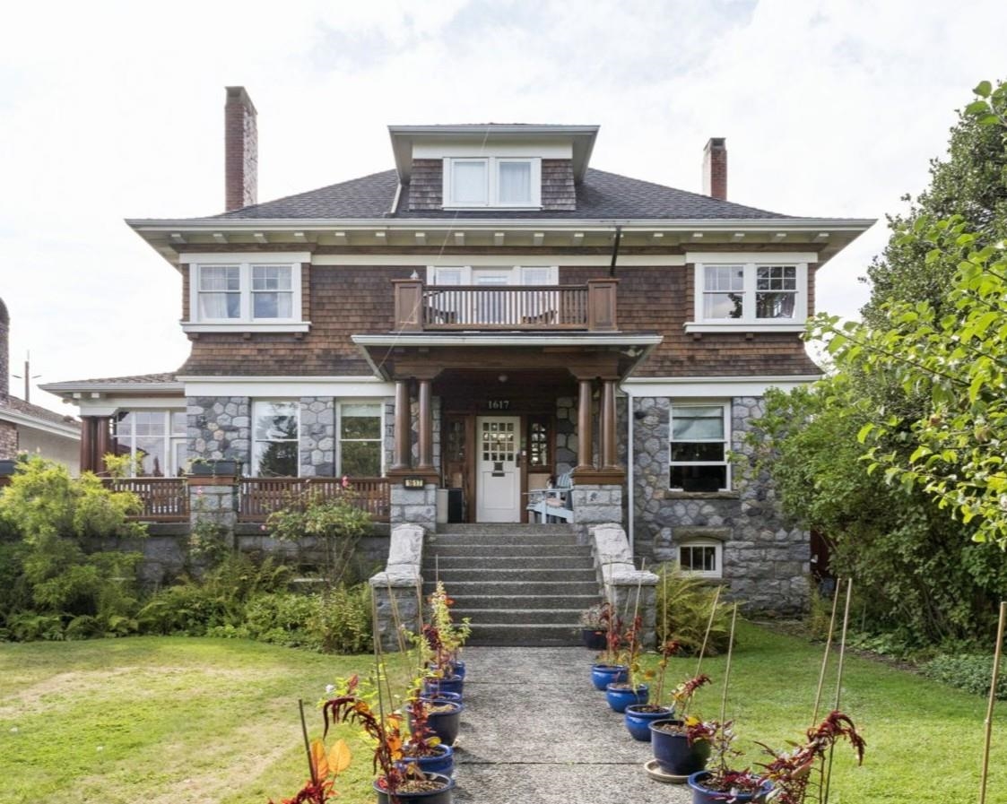 1617 Grand Boulevard, North Vancouver, BC V7L 3Y2