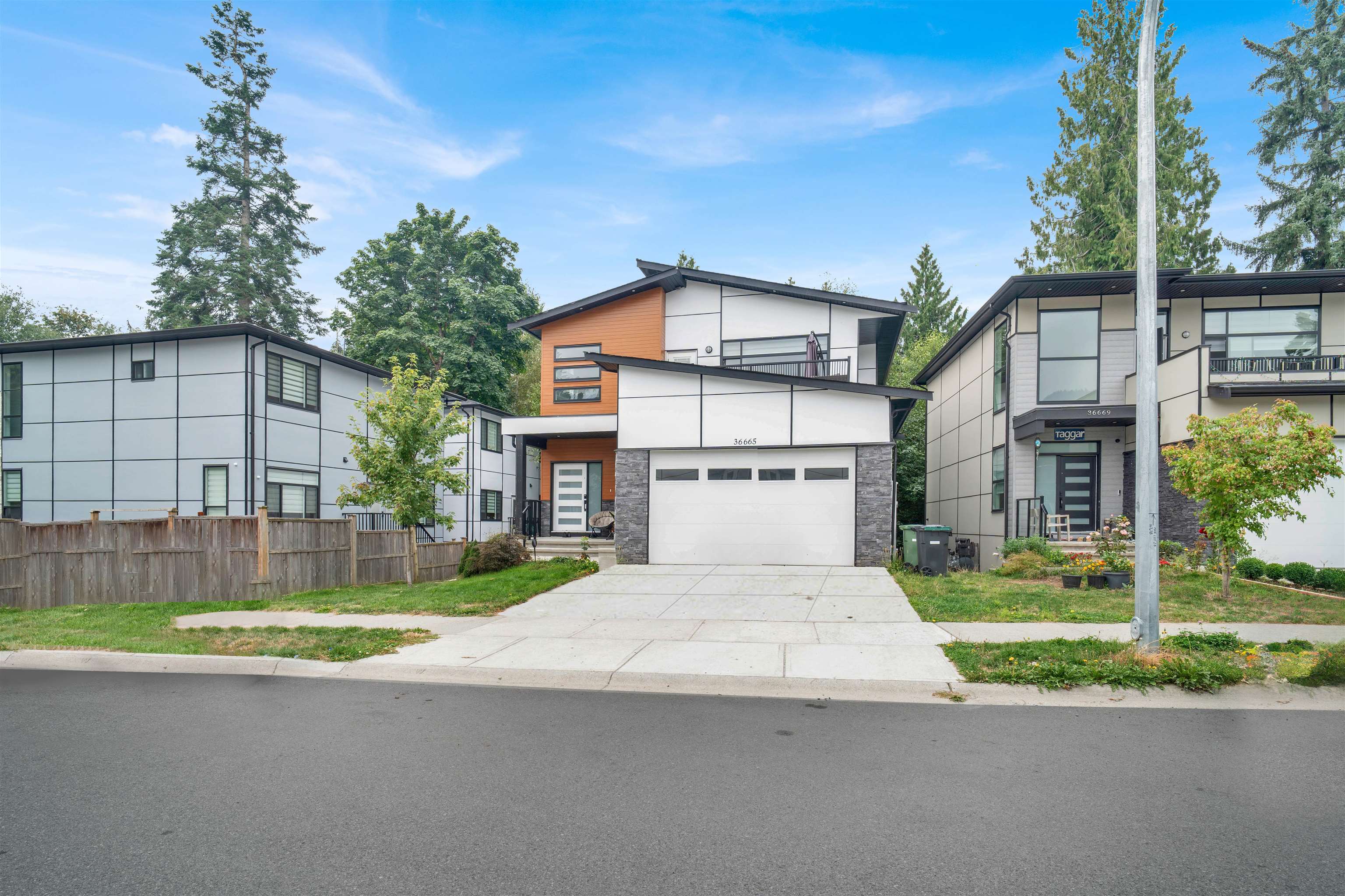 36665 Carl Creek Crescent, Abbotsford, BC V3G 0H4