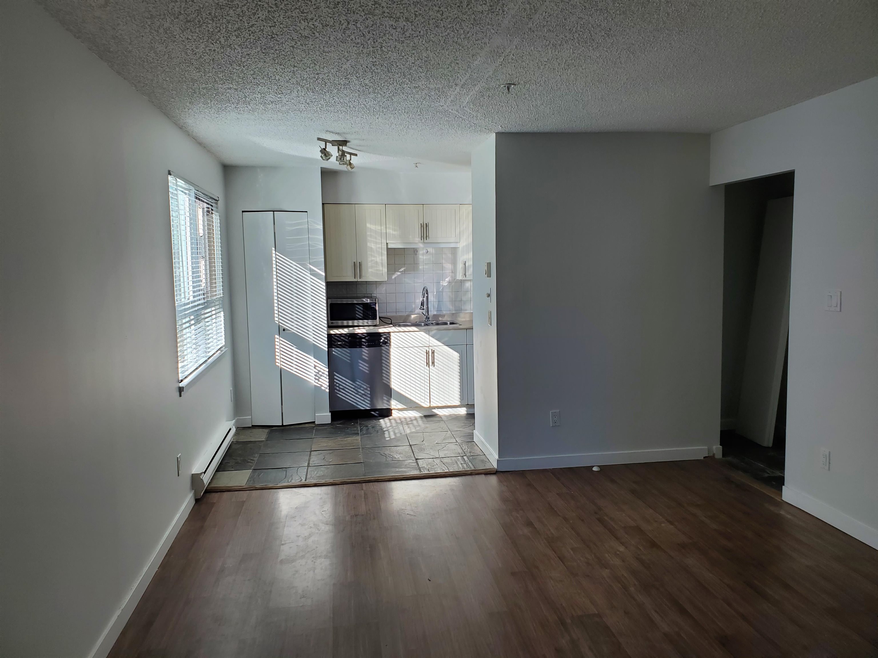 921 Thurlow Street #403, Vancouver, BC V6E 1W3