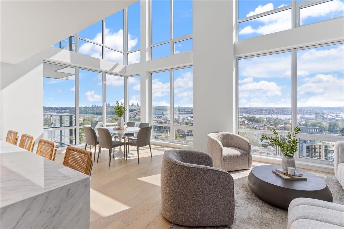 1500 Fern St #2404, North Vancouver, BC V7J 0E6