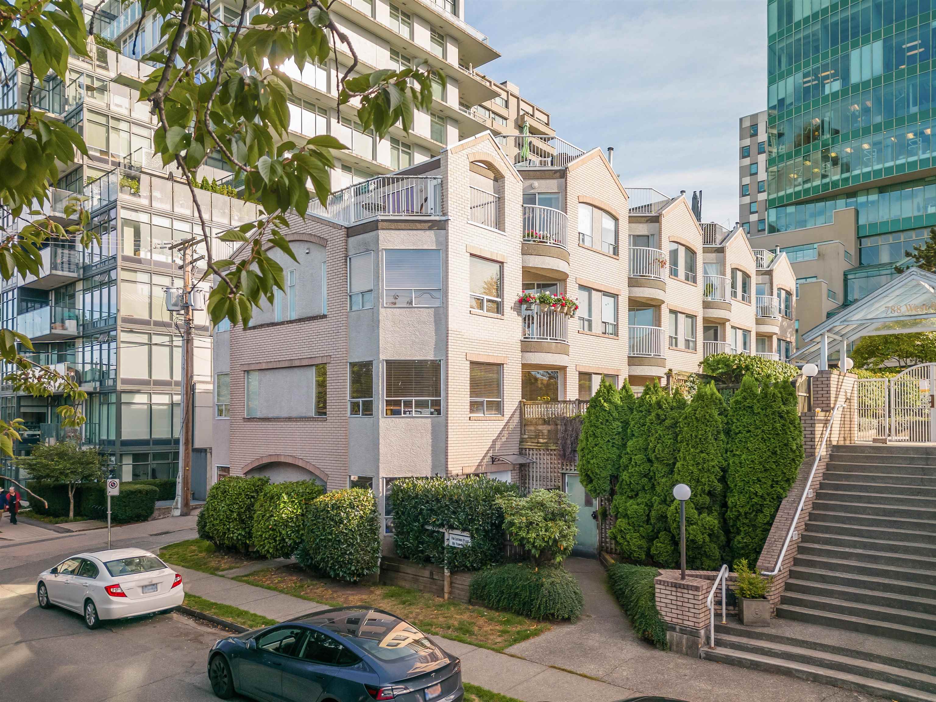 788 West 8th Avenue #208, Vancouver, BC V5Z 1E1