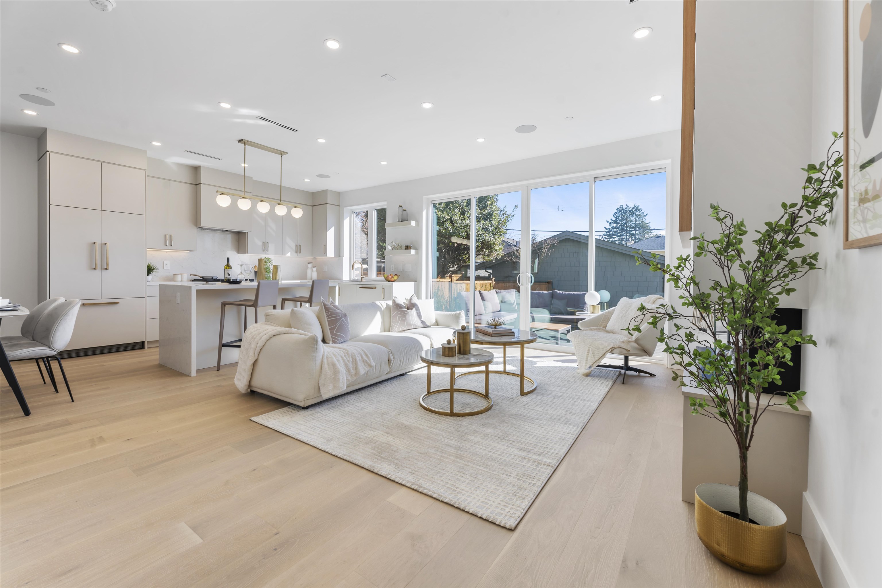 2138 West 48th Avenue #2, Vancouver, BC V6M 2P5