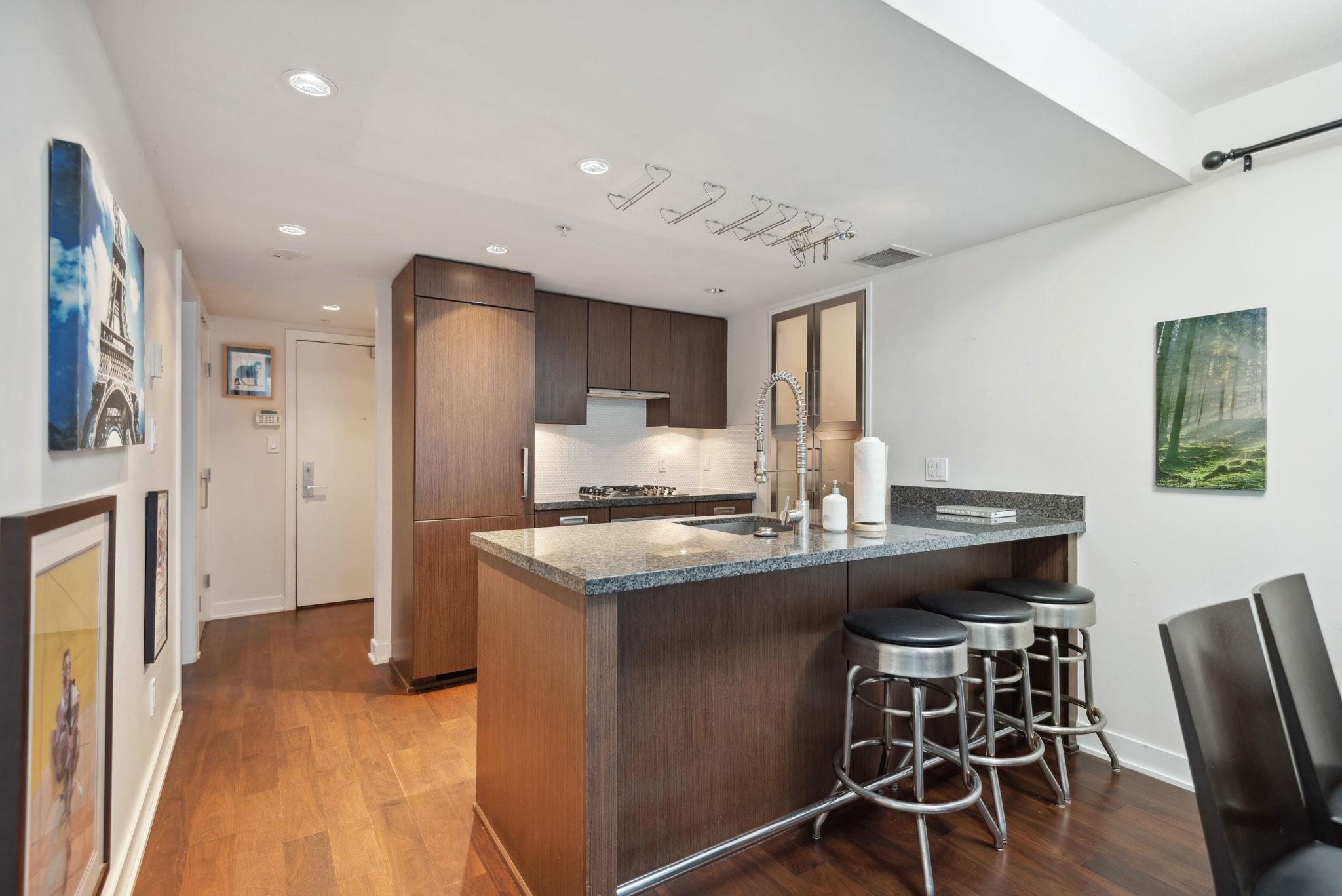 1055 Richards Street #609, Vancouver, BC V6B 0C2