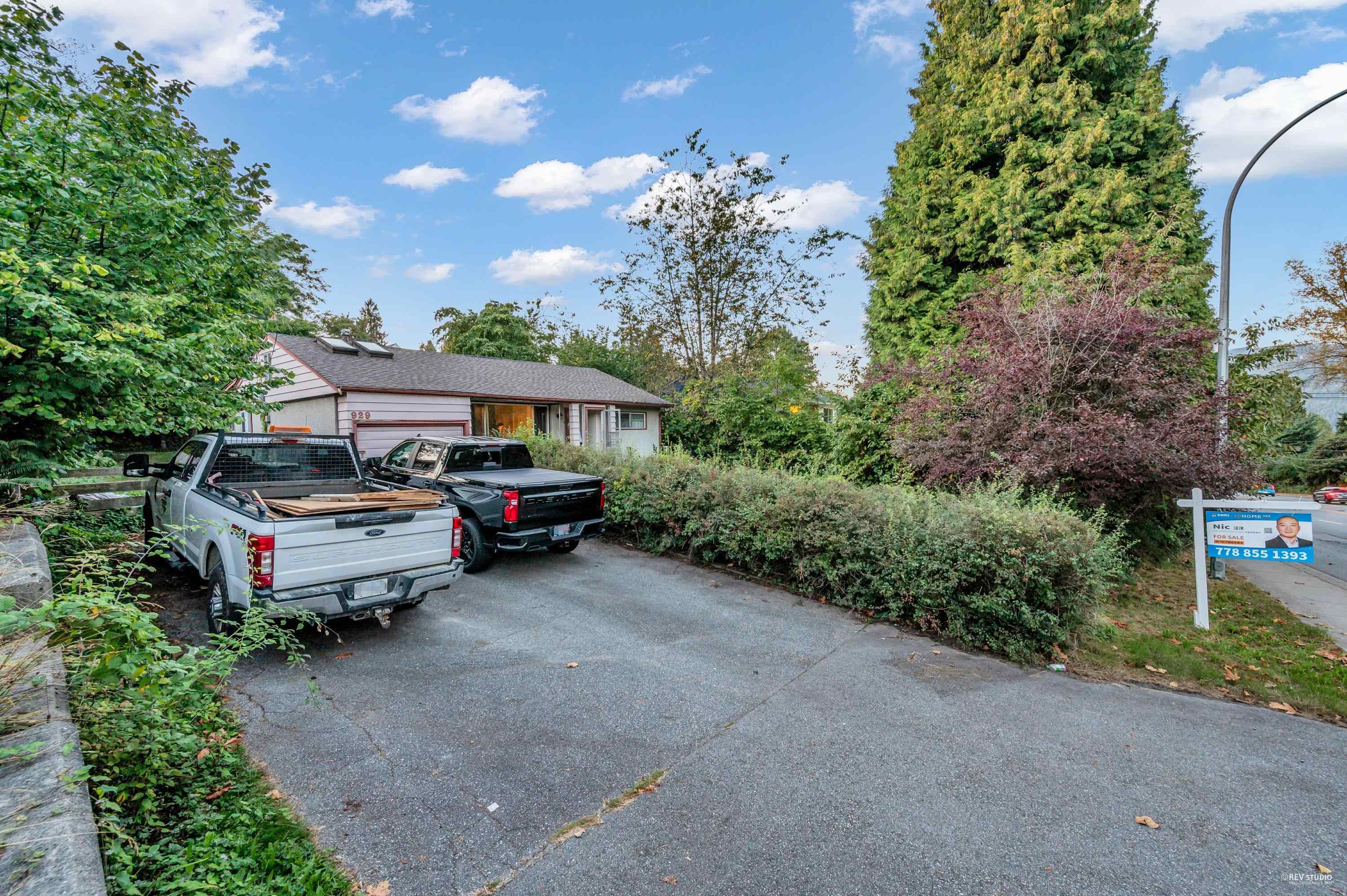 929 Clarke Road, Port Moody, BC V3H 1M1