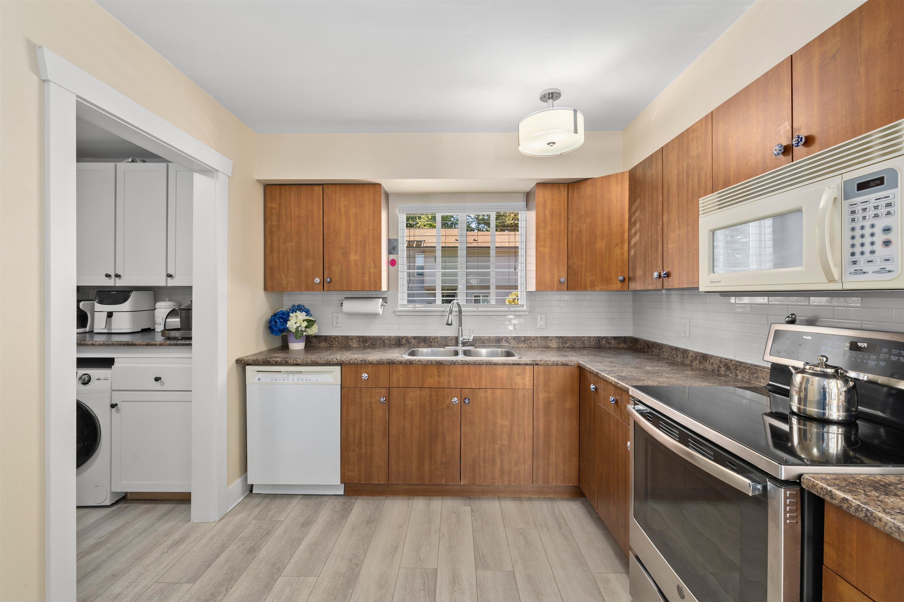6233 Greenside Drive West, Surrey, BC V3S 5M8
