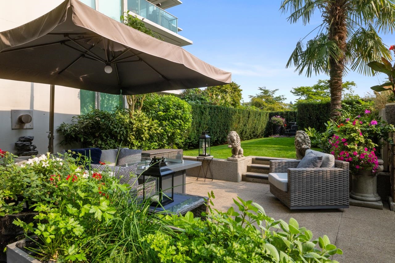 1717 Bayshore Drive #102, Vancouver, BC V6G 3H3