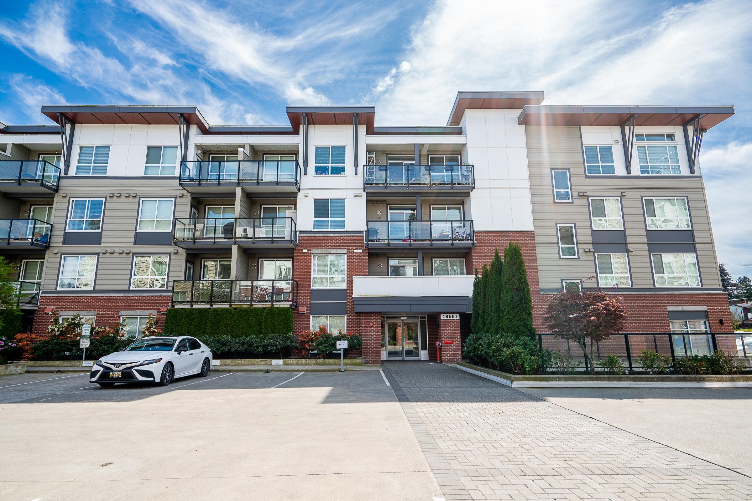 19567 64 Avenue #214, Surrey, BC V3S 7H8