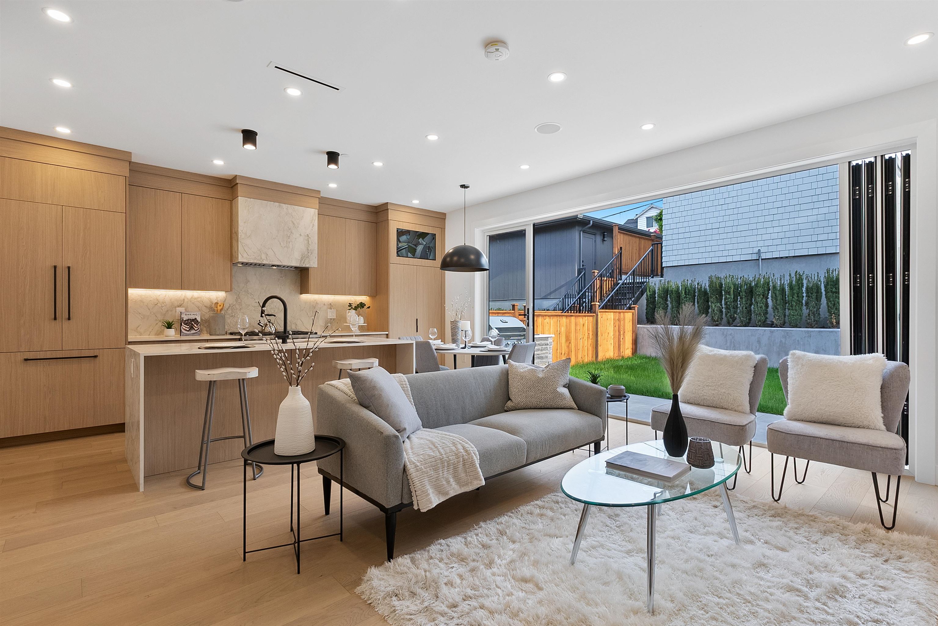 3538 West 14th Avenue #2, Vancouver, BC V6R 2W4