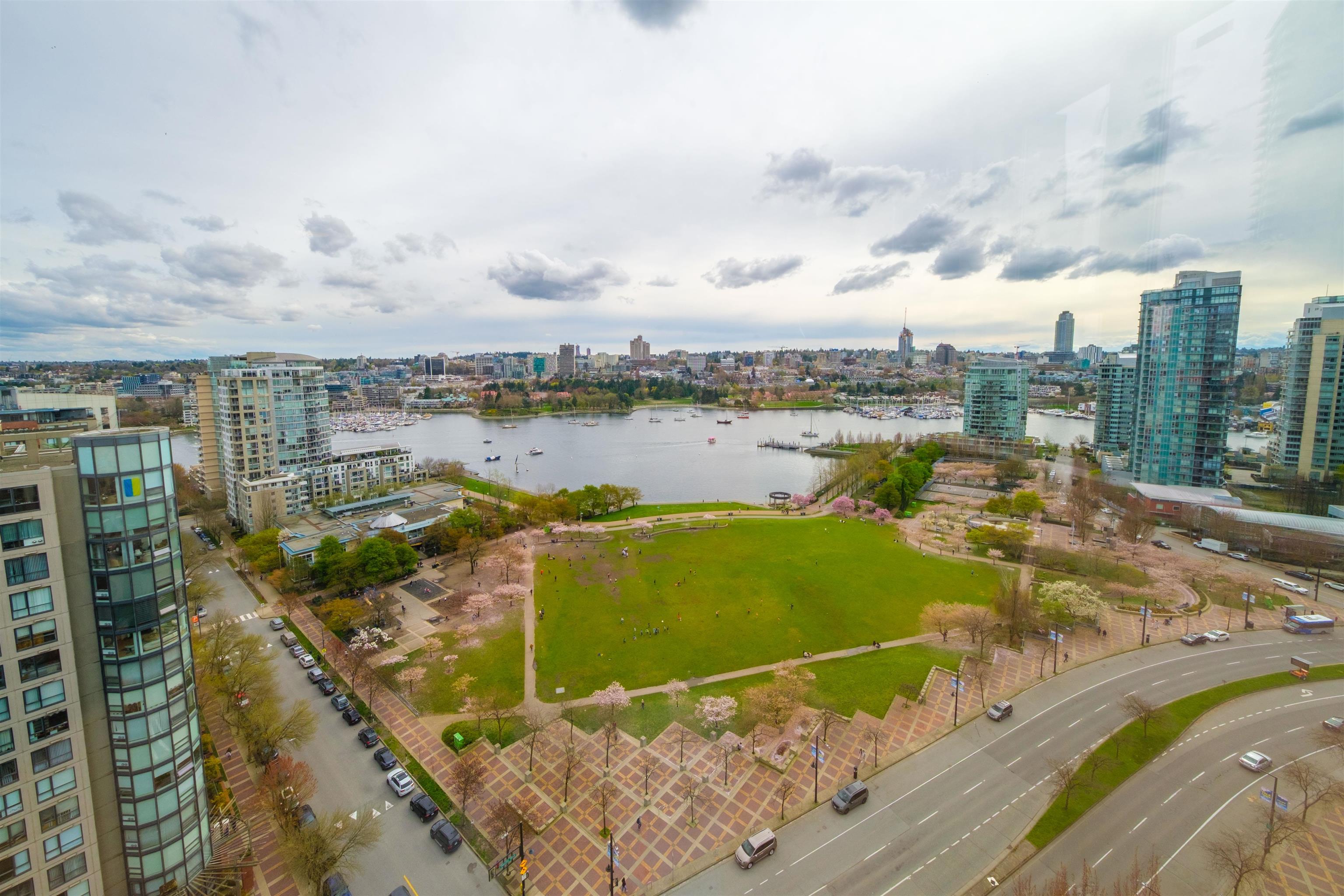 289 Drake Street #2202, Vancouver, BC V6B 5Z5