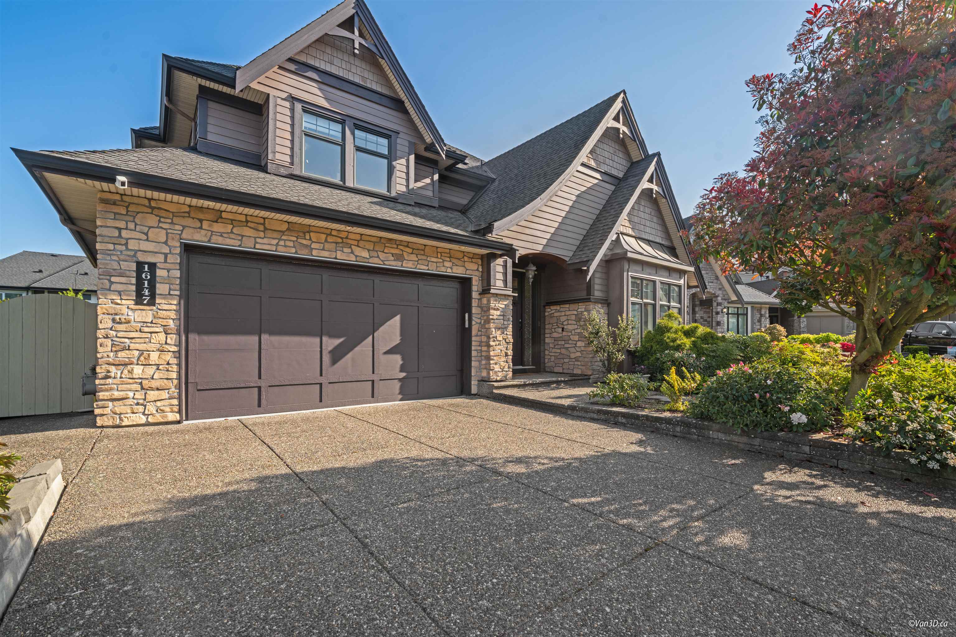 27b Avenue, Surrey, BC V3Z 3W1