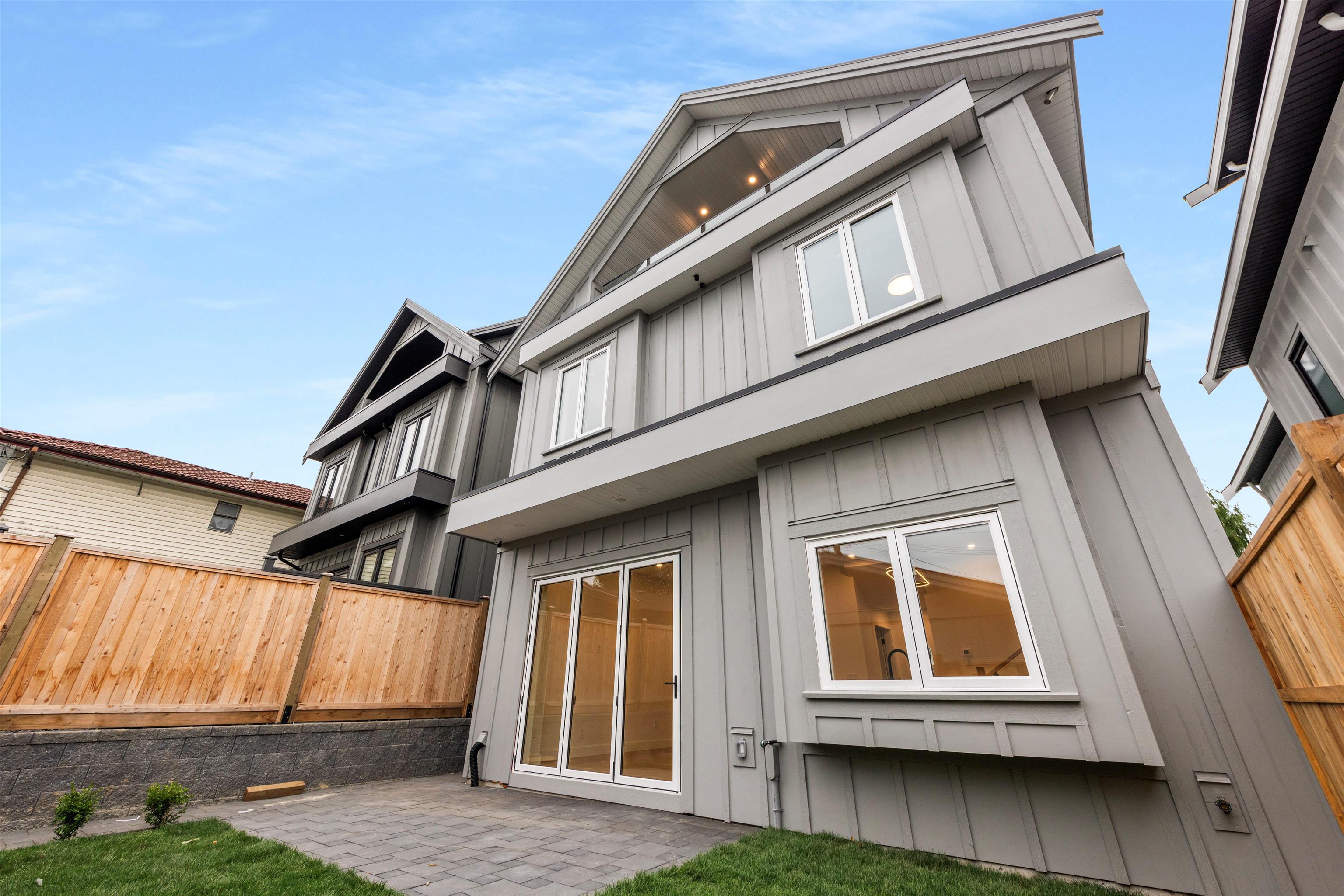 1160 Rossland Street #2, Vancouver, BC V5K 4A1