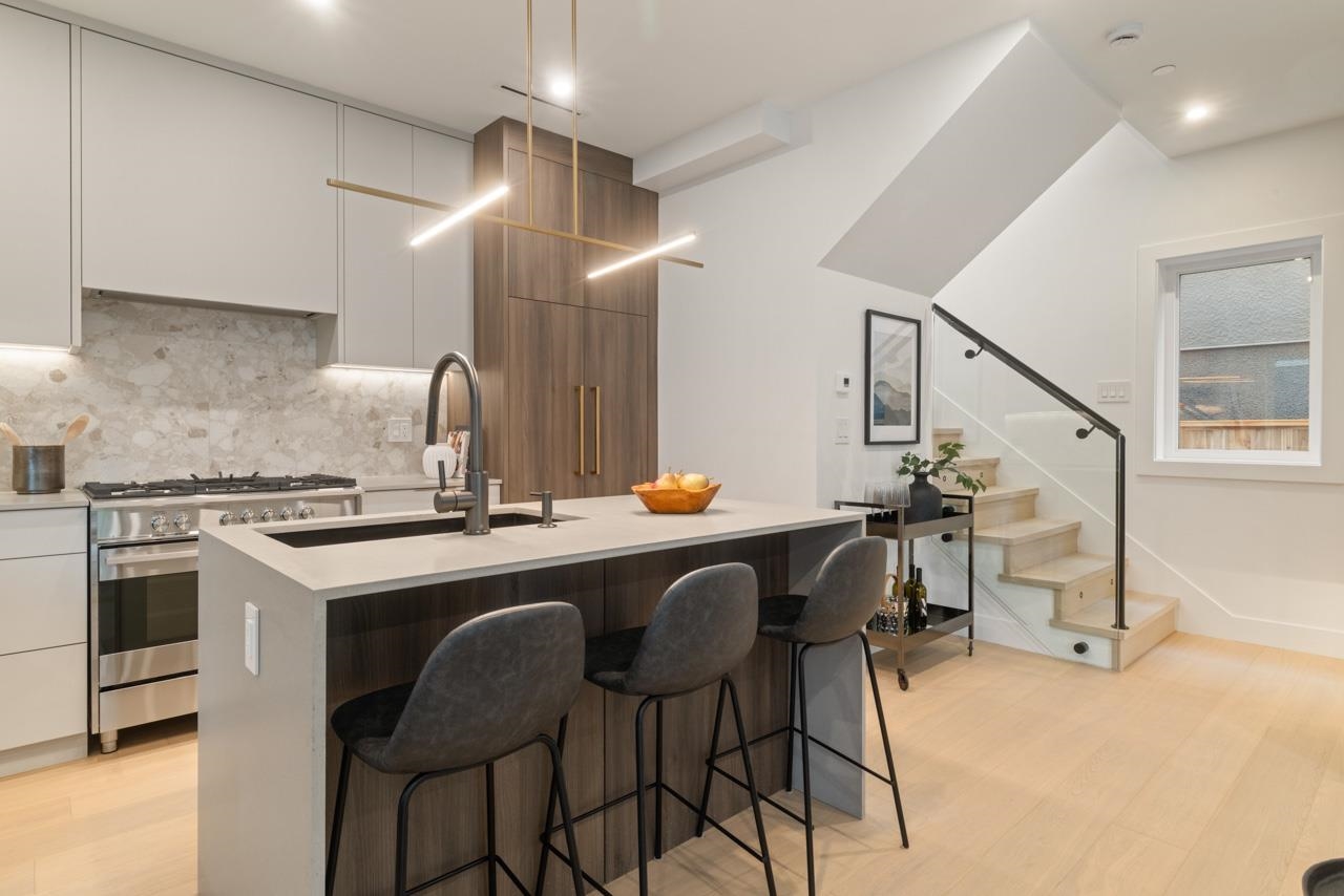 2680 East 5th Avenue #1, Vancouver, BC V5M 1M9