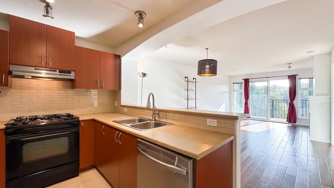9098 Halston Court #310, Burnaby, BC V3N 0A6