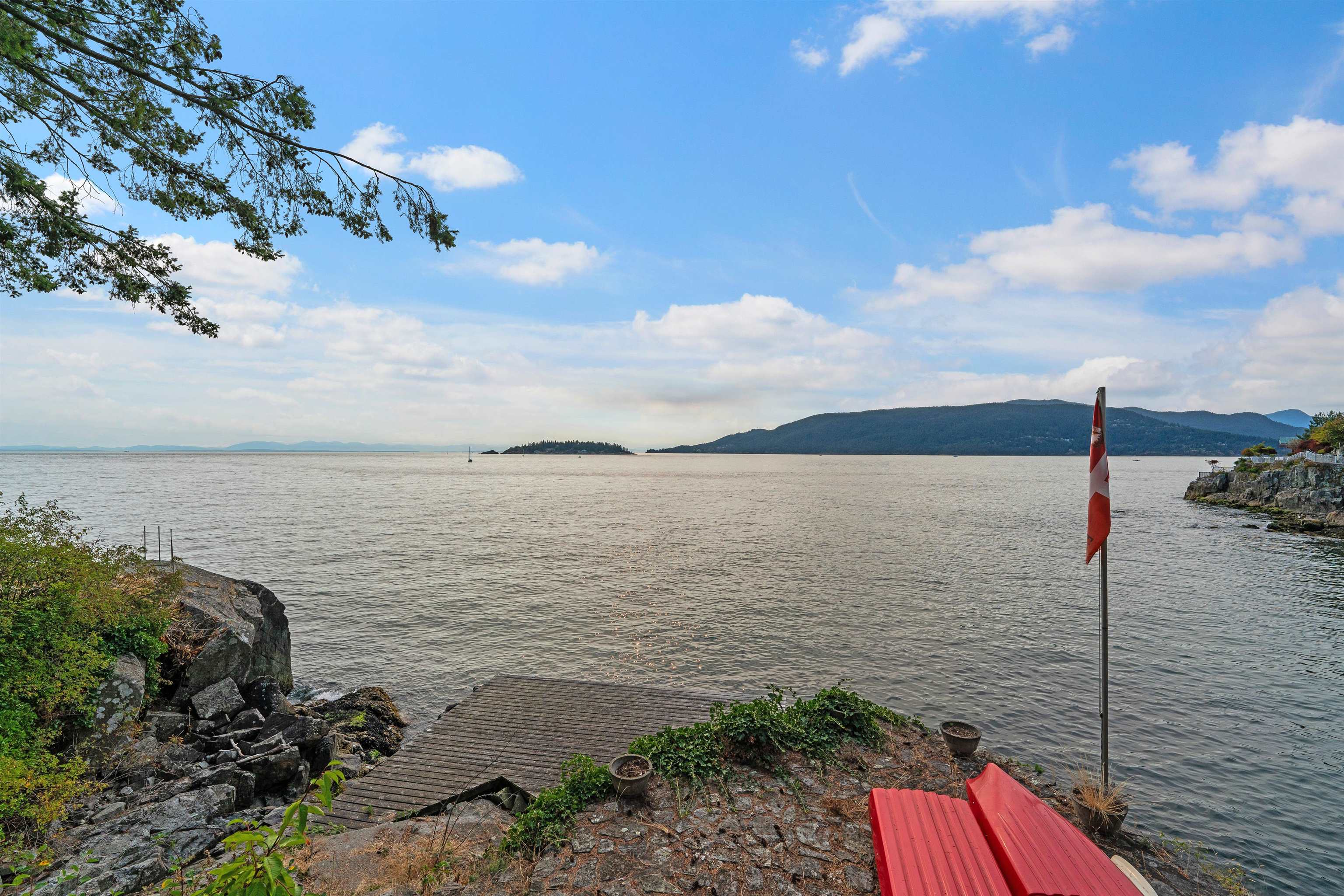 5834 Eagle Island, West Vancouver, BC V7W 1V5