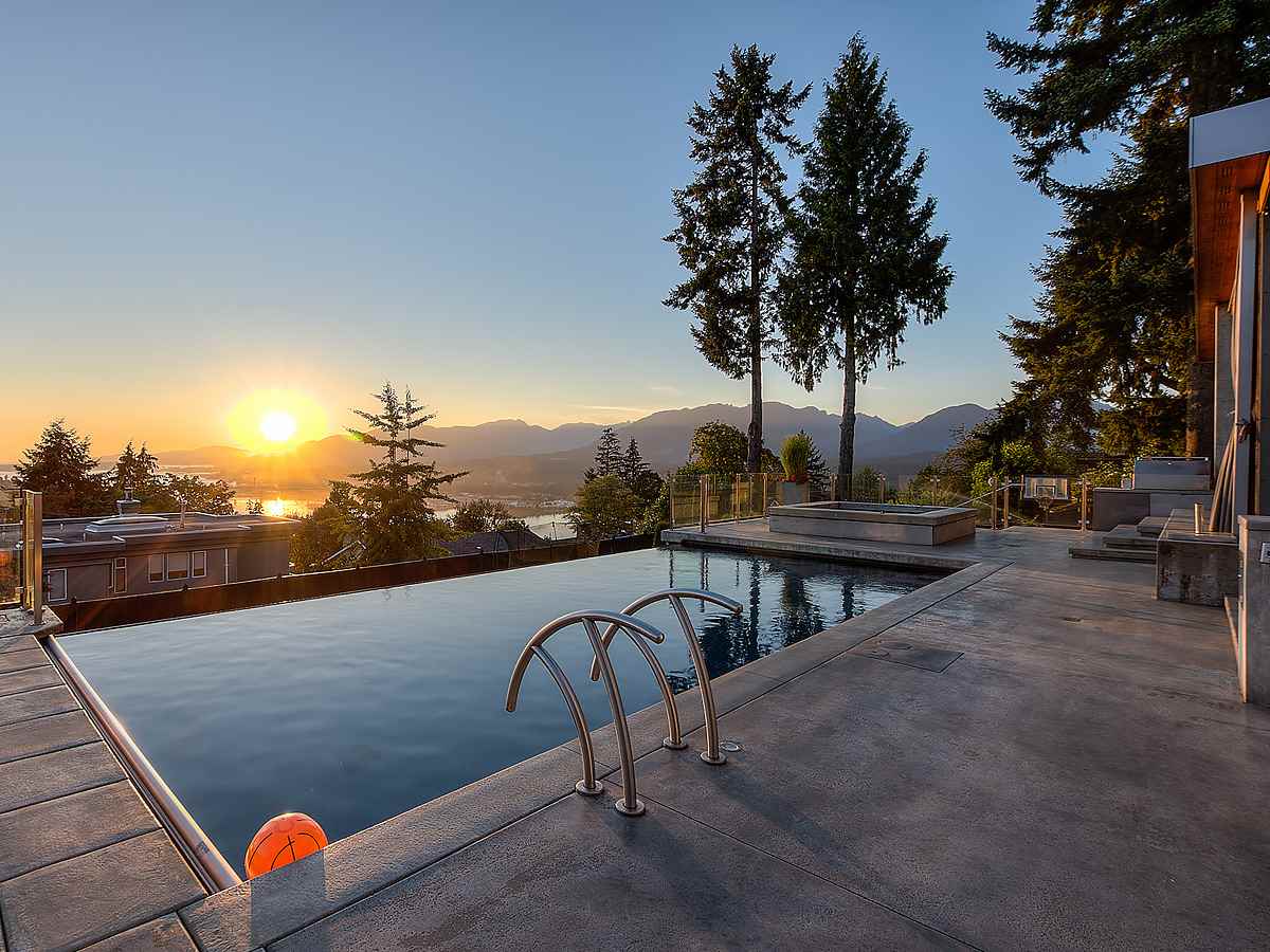 389 North Glynde Avenue, Burnaby, BC V5B 1H1