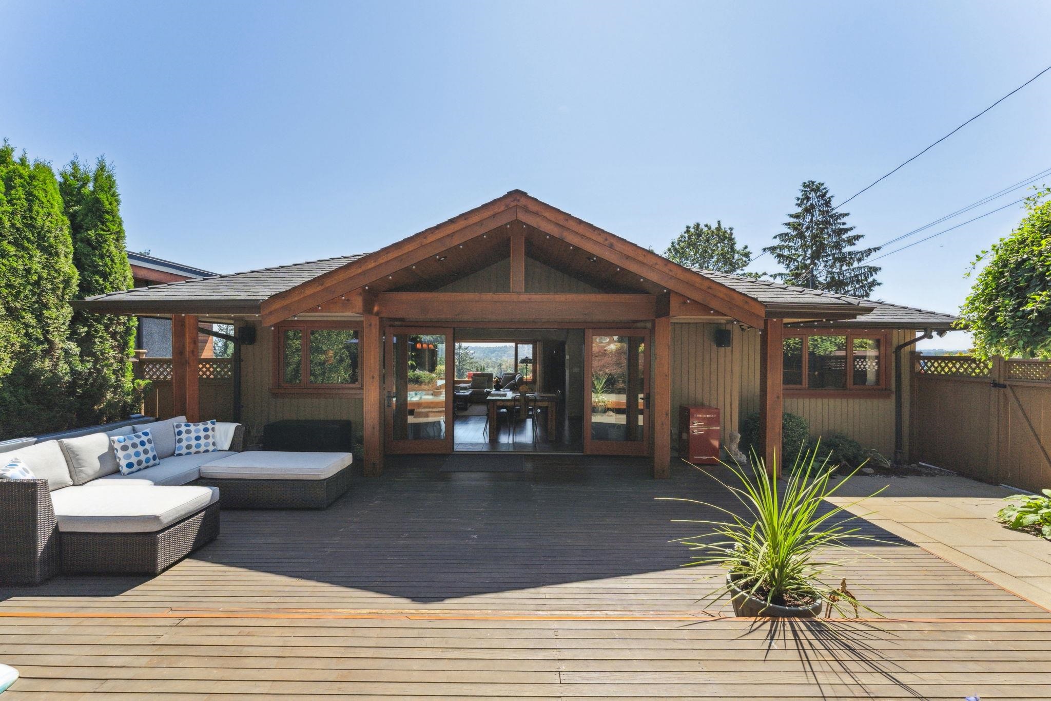 1206 Cloverley Street, North Vancouver, BC V7L 1N8