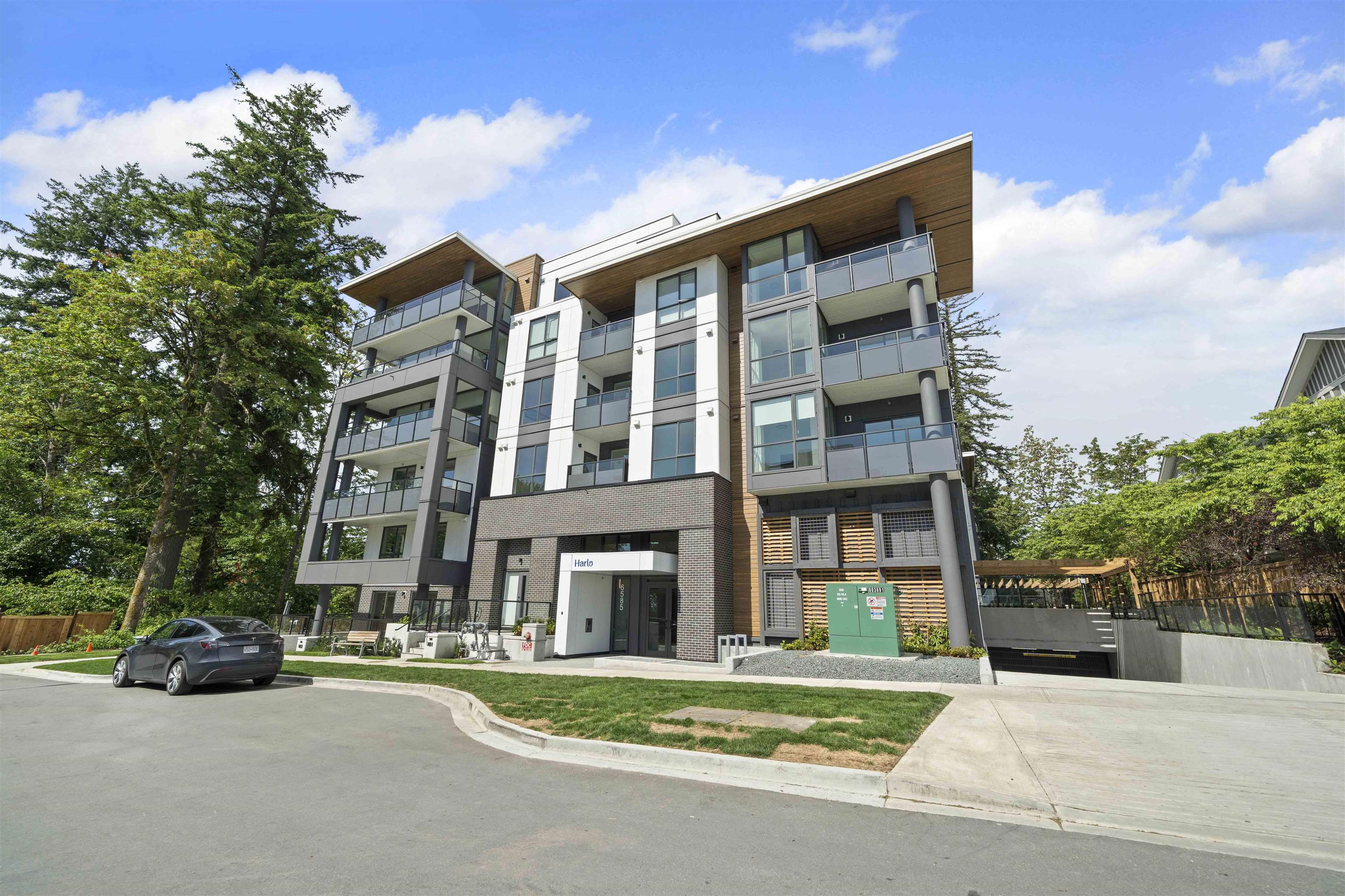 6585 195a St #105, Surrey, BC V4N 6Y9