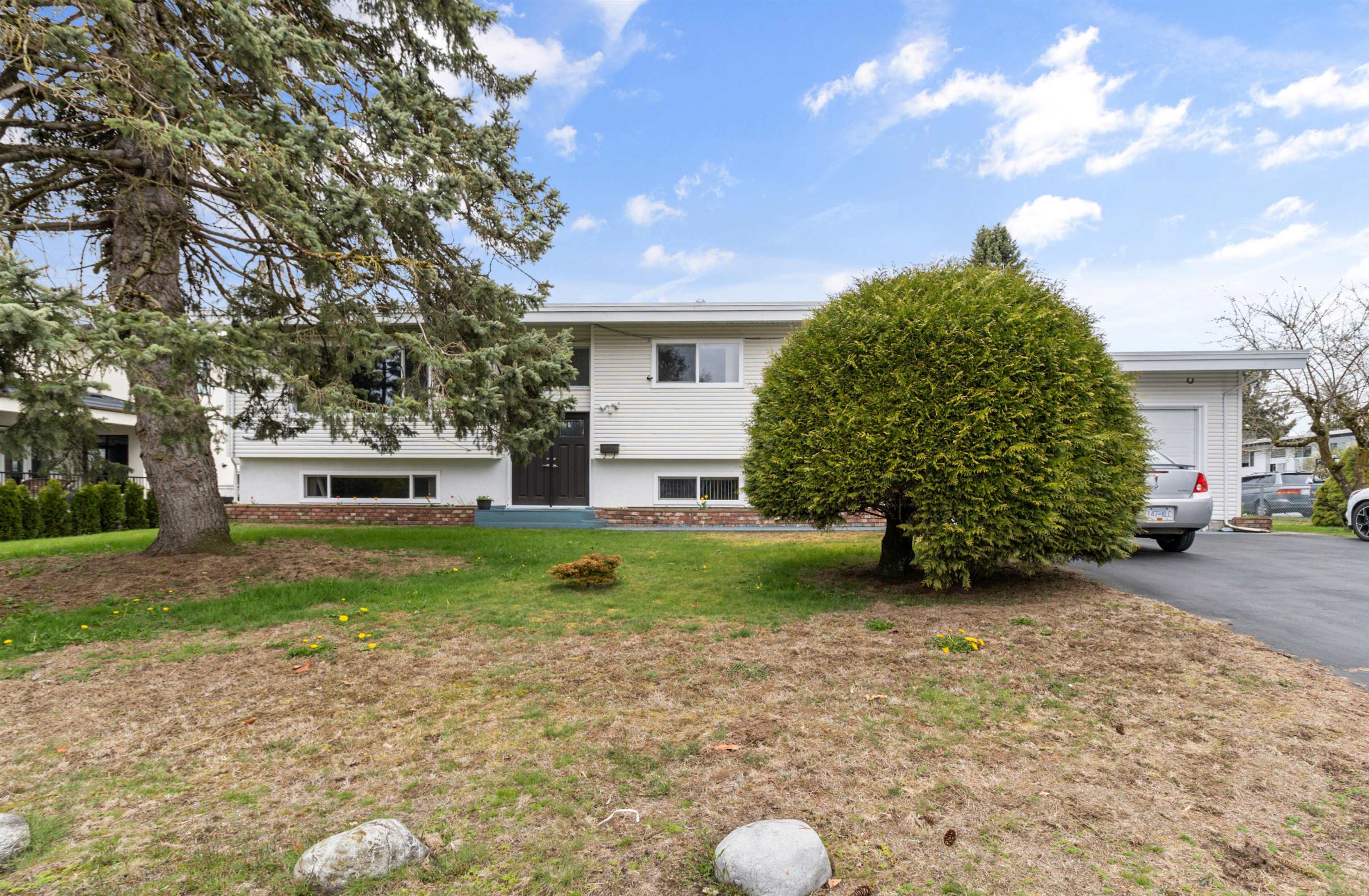 2449 Adelaide Street, Abbotsford, BC V2T 3L9