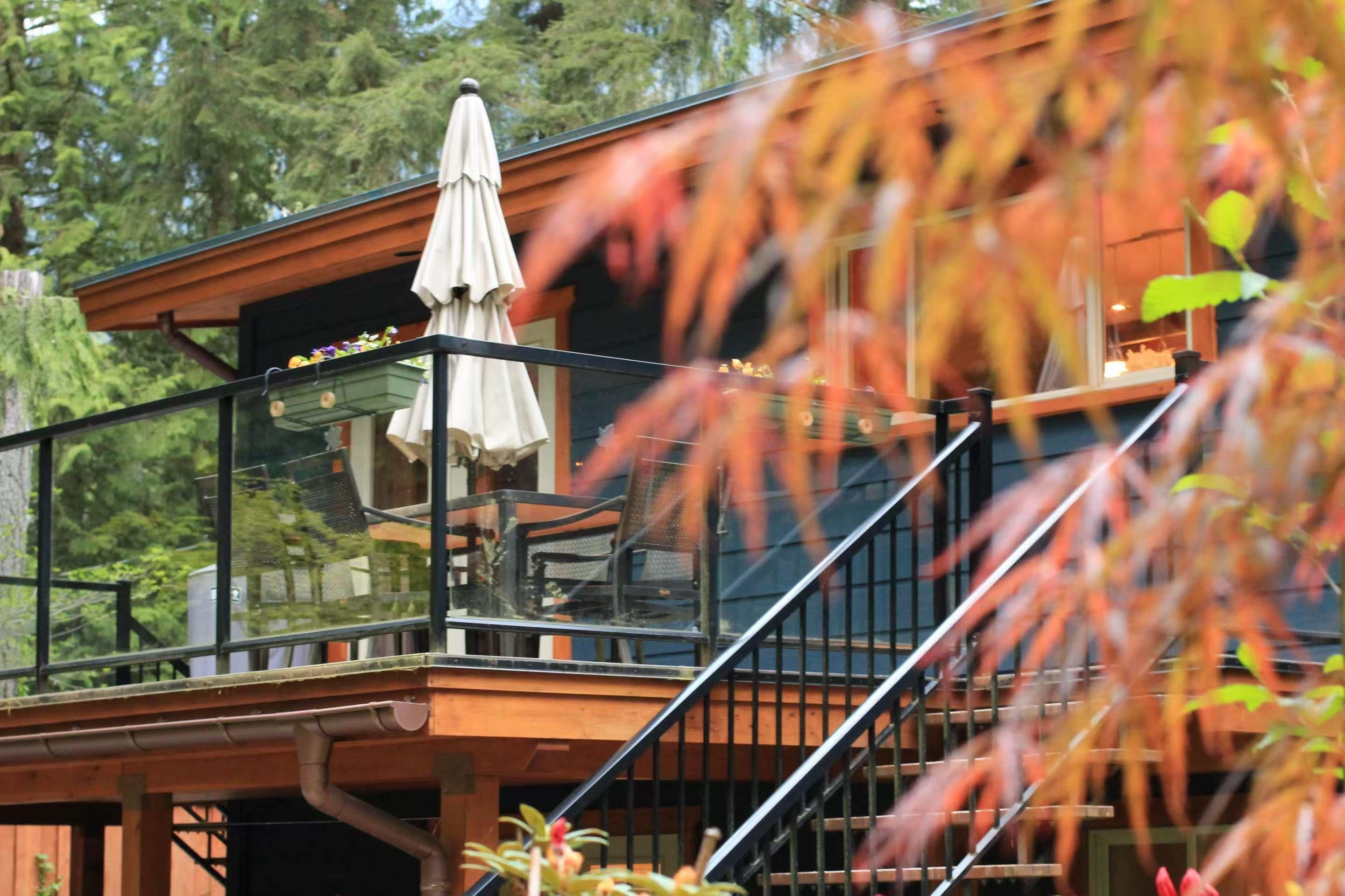 4793 Capilano Road, North Vancouver, BC V7R 4K2