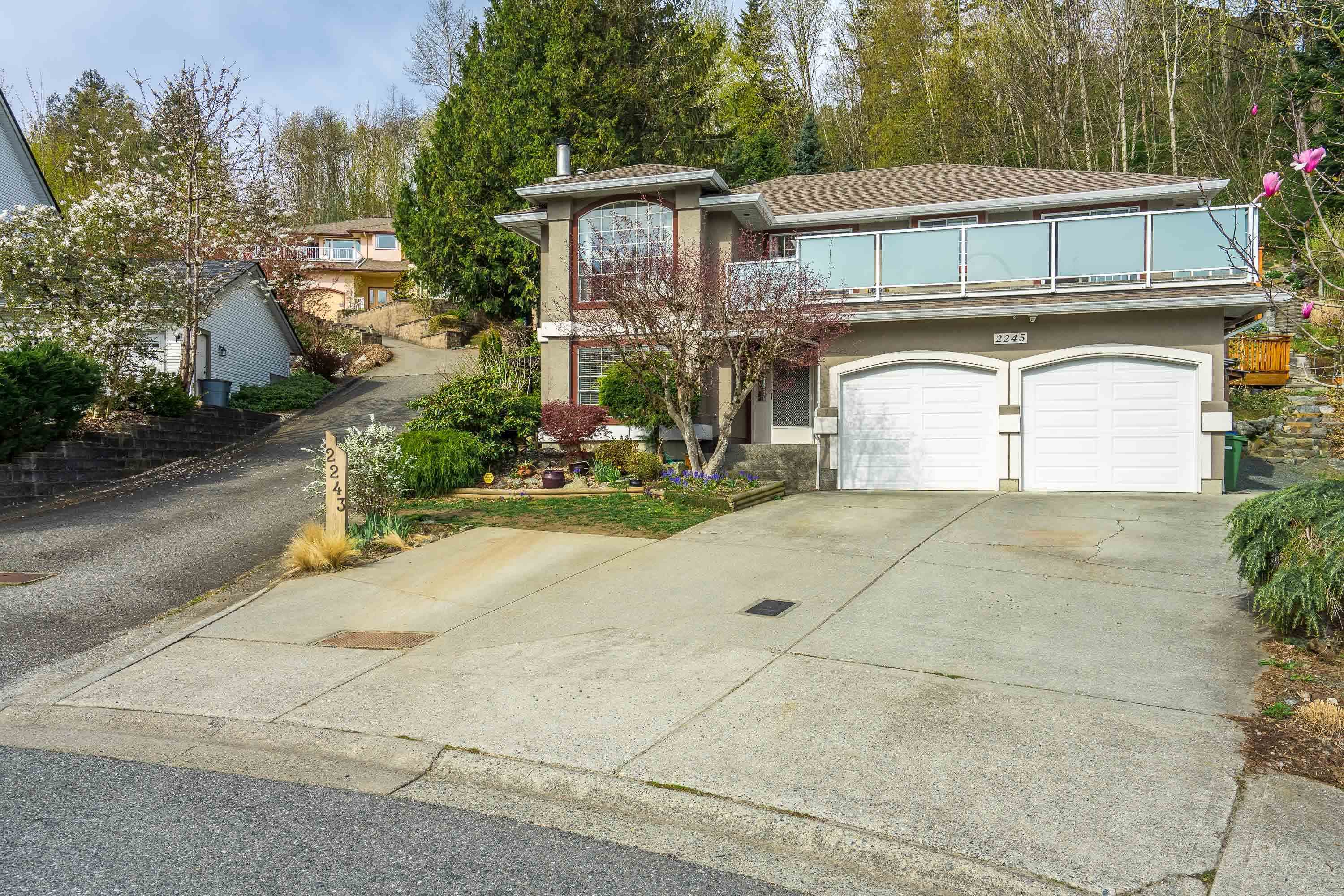 2245 Foothills Court, Abbotsford, BC V3G 1E1