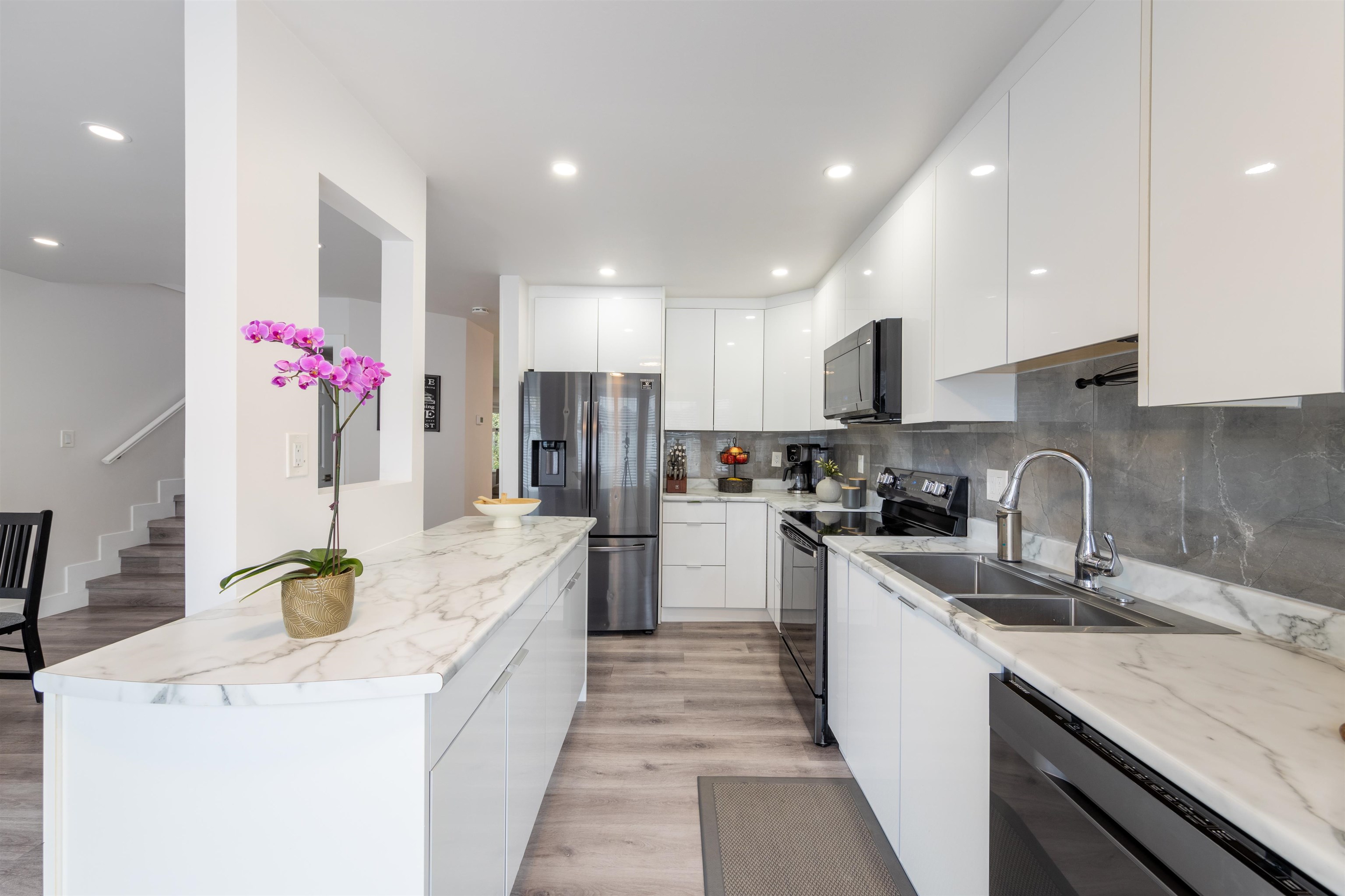 8060 121a Street #118, Surrey, BC V3W 0S5