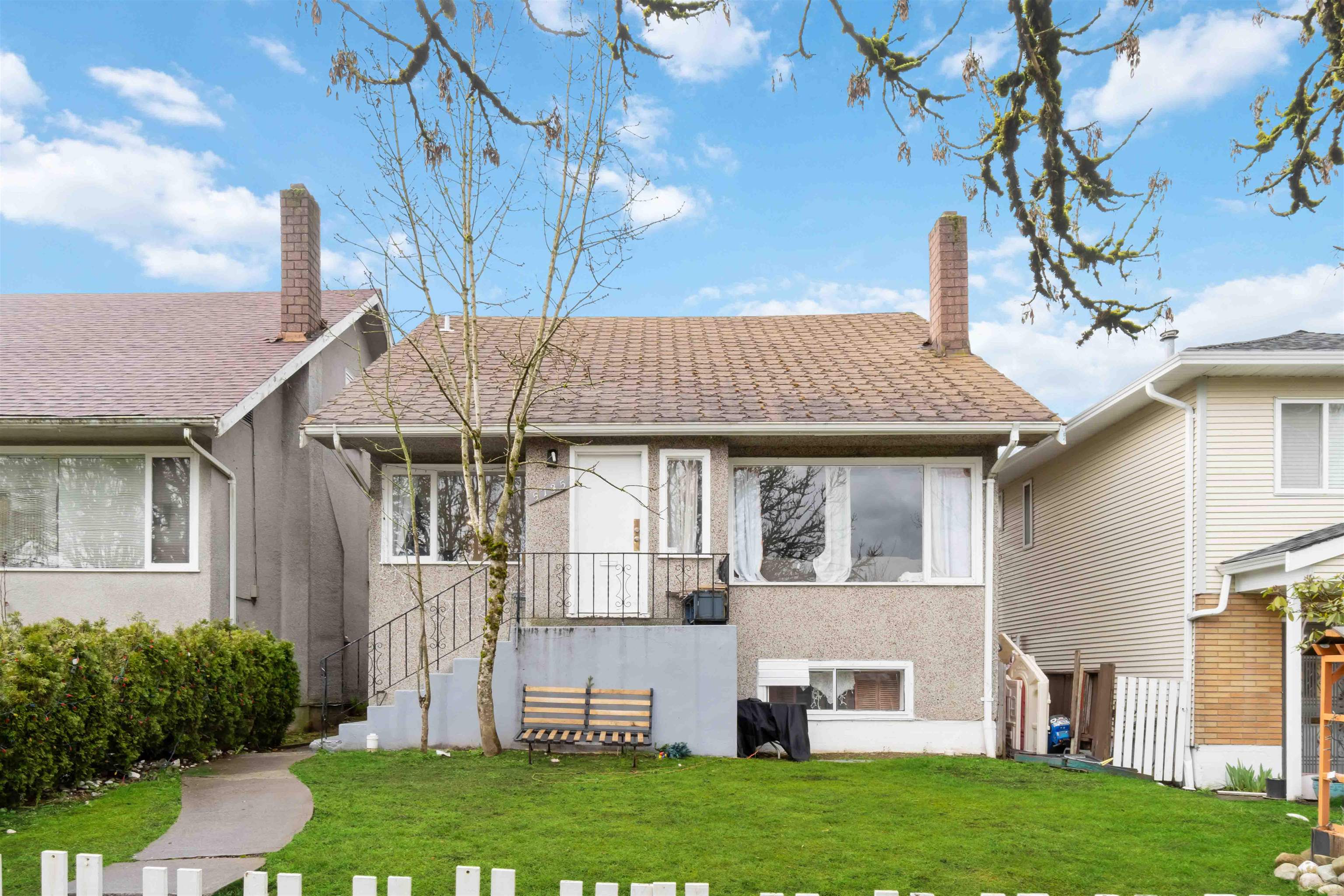 5735 Earles Street, Vancouver, BC V5R 3S4
