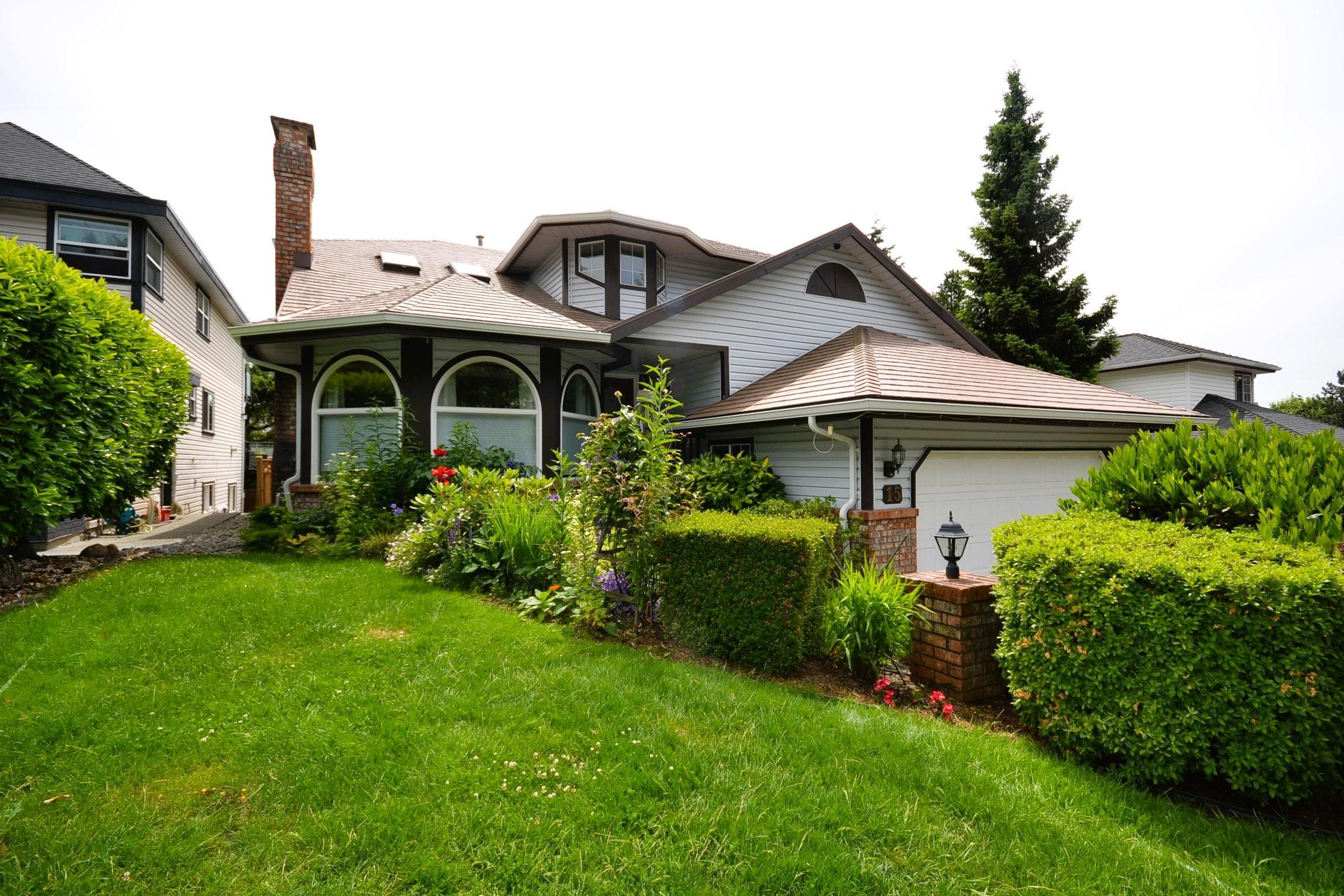 15 Parkwood Place, Port Moody, BC V3H 4K7
