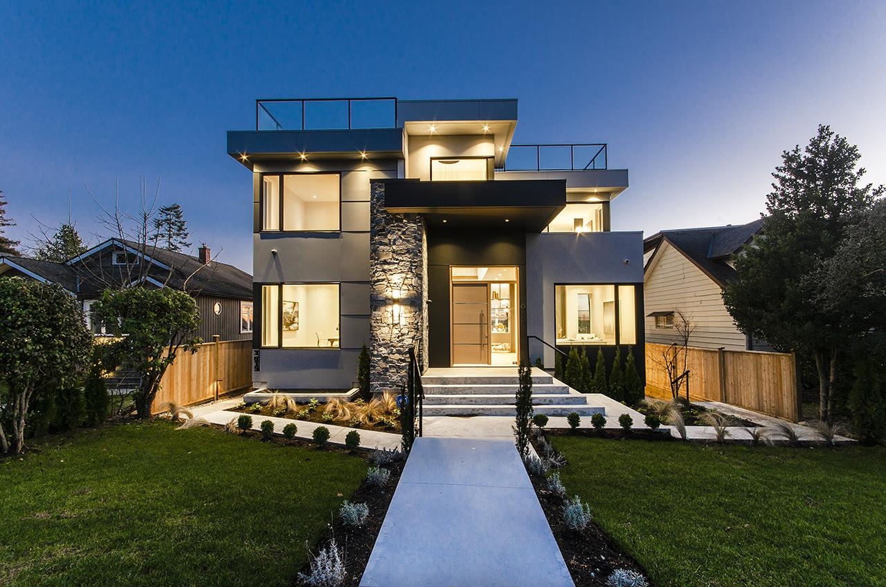 615 6th Street East, North Vancouver, BC V7L 1R4