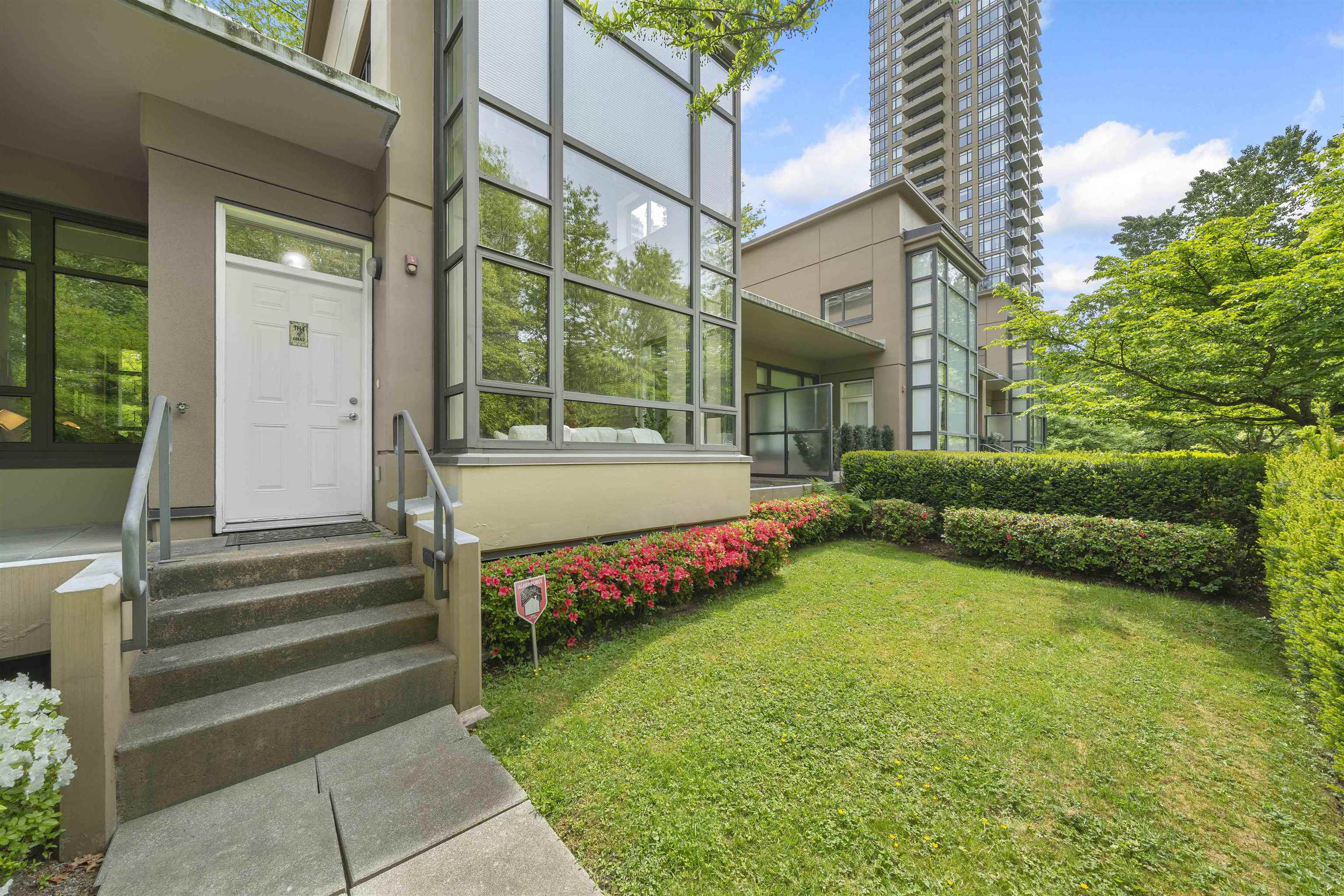4250 Dawson Street #th4, Burnaby, BC V5C 4B1